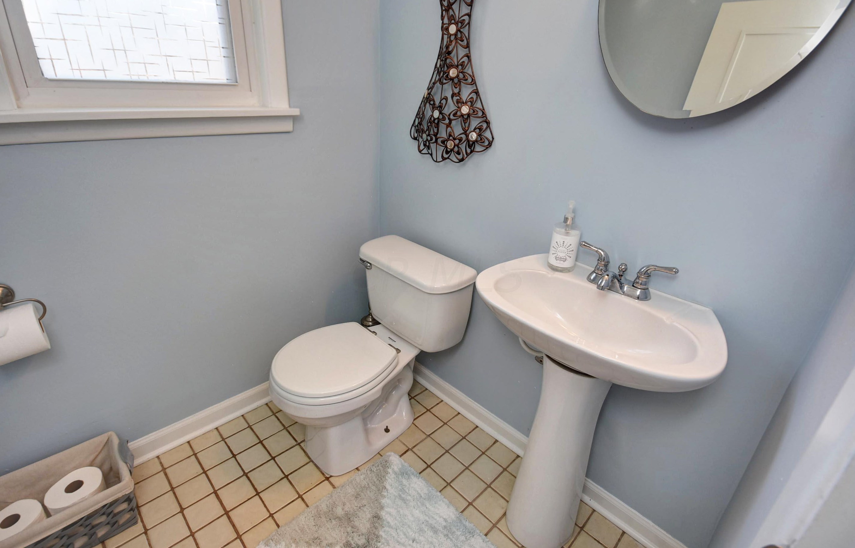 975 Caniff Rd, Columbus OH 43221-1677 exterior