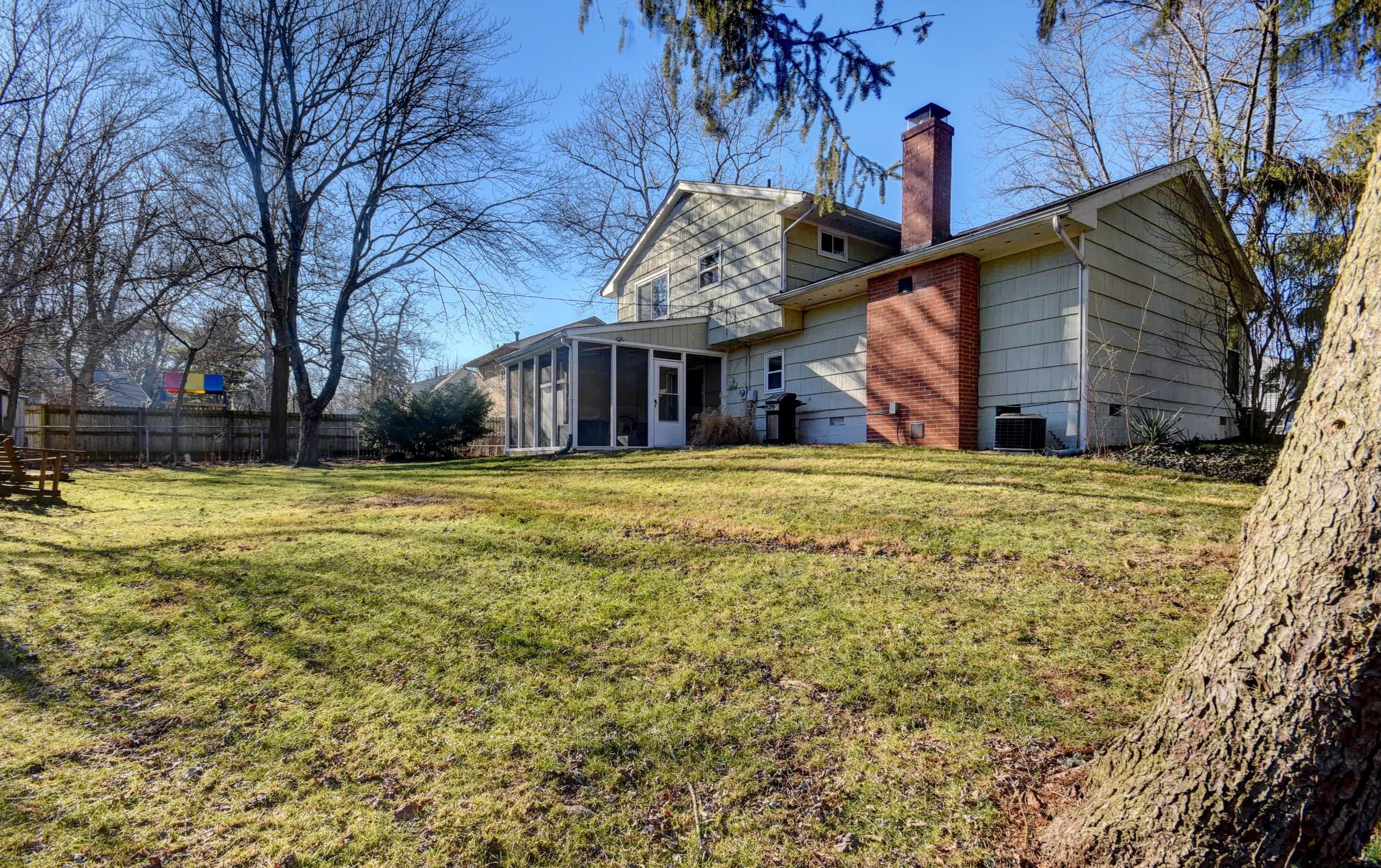 975 Caniff Rd, Columbus OH 43221-1677 exterior