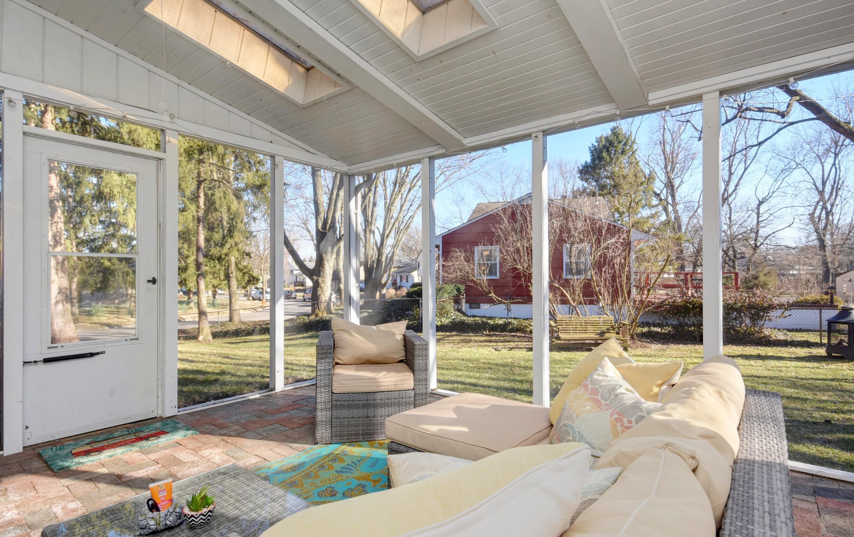 975 Caniff Rd, Columbus OH 43221-1677 exterior