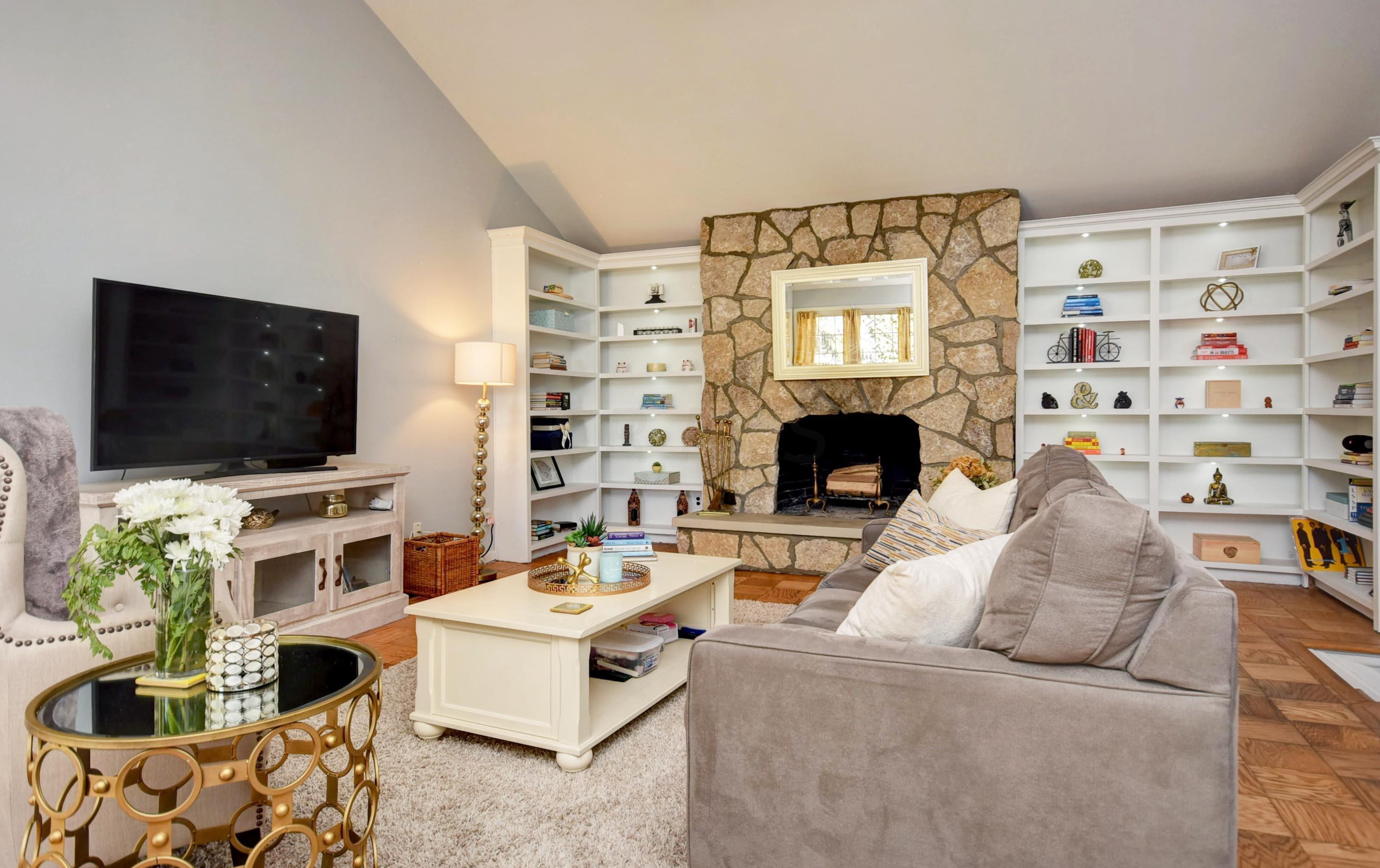 975 Caniff Rd, Columbus OH 43221-1677 exterior