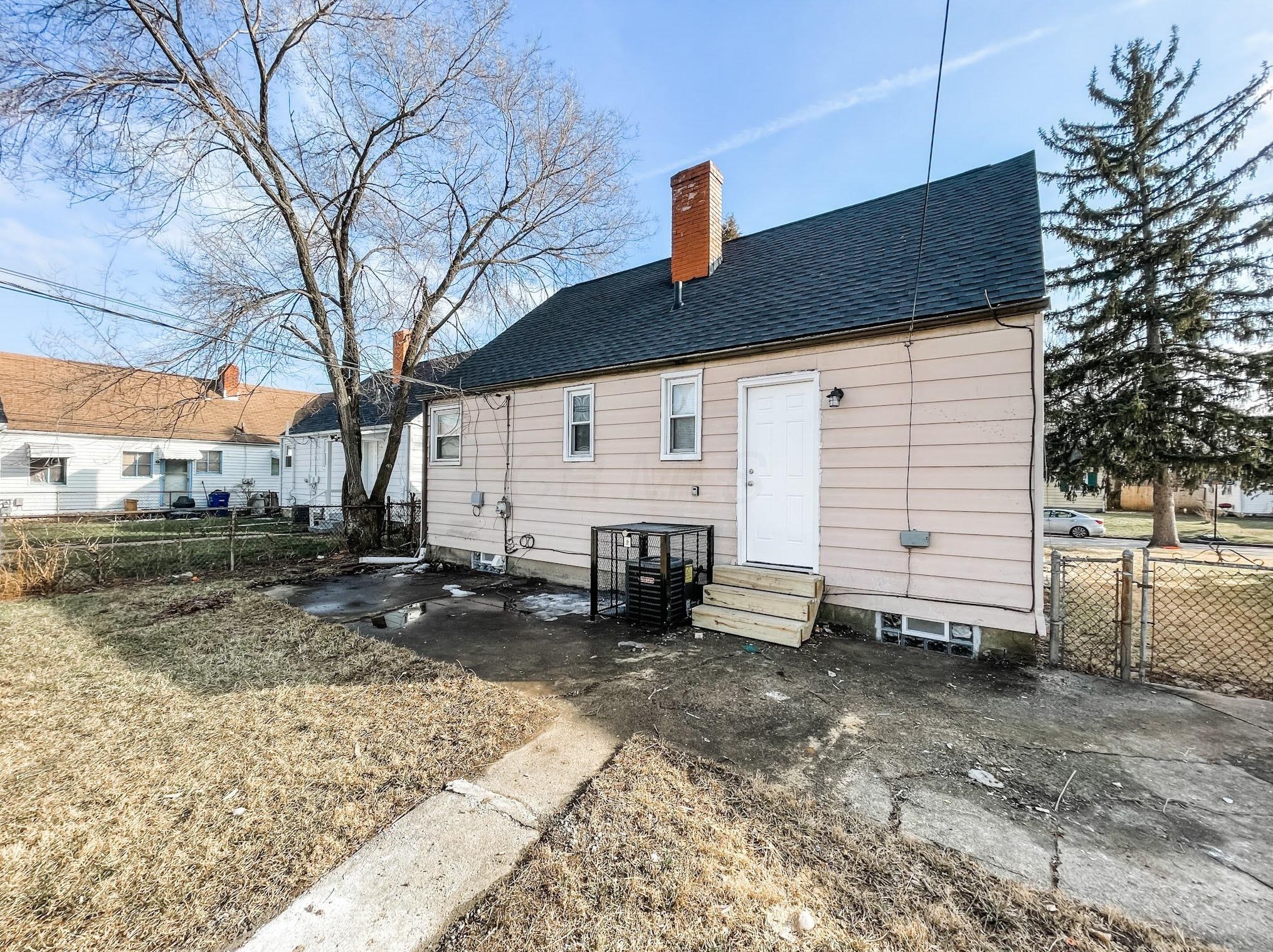 986 20 Ave, Columbus OH 43211-2466 exterior