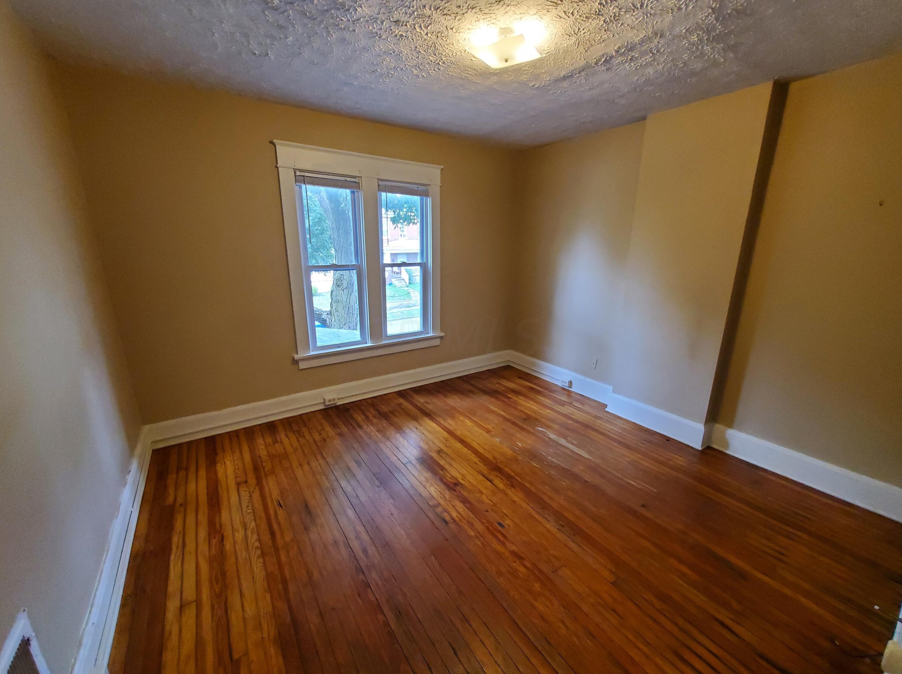 397 Chittenden Ave, Columbus OH 43201-4147 exterior