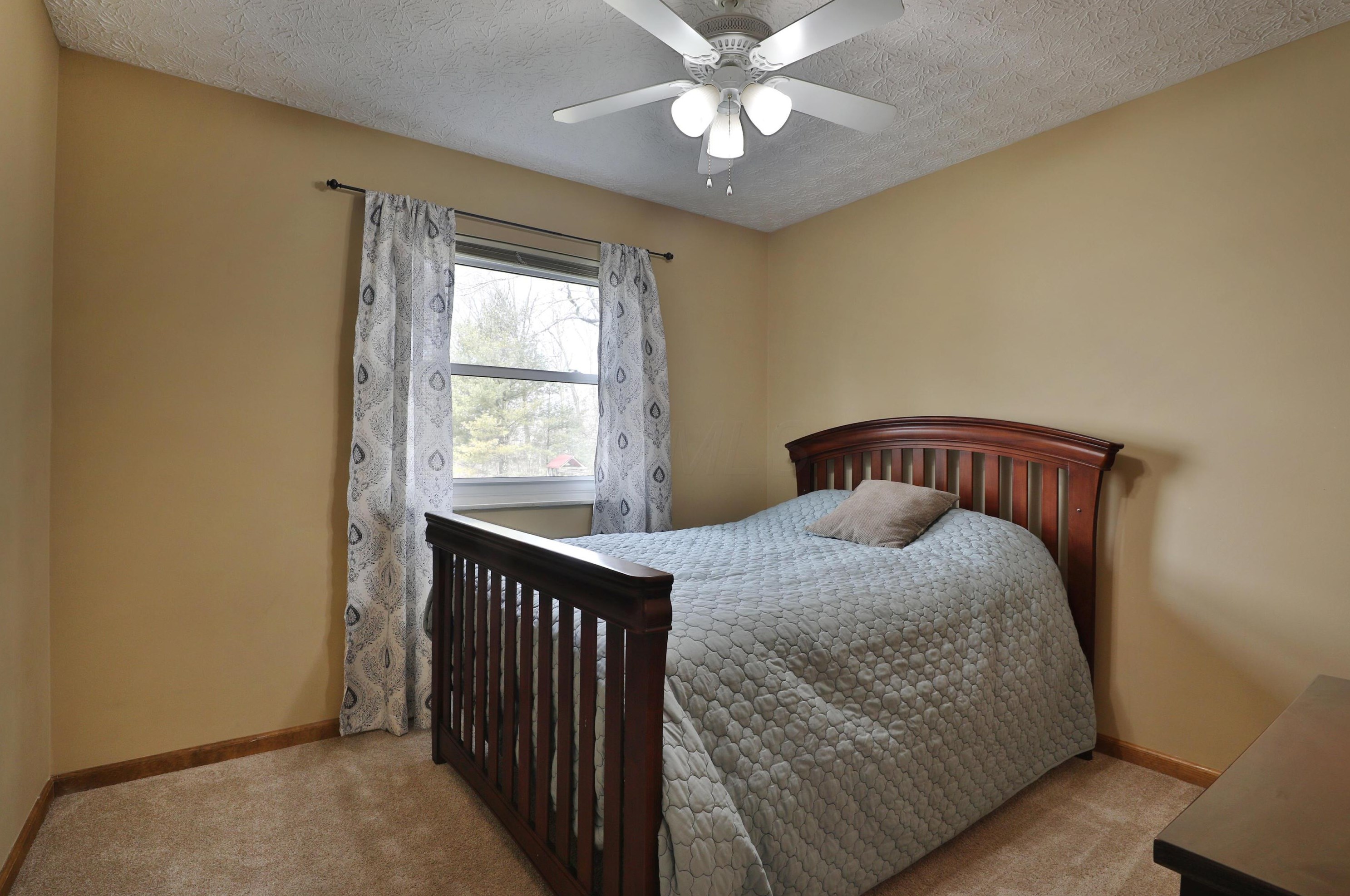 2206 Grn Is Dr, Columbus OH 43228-9432 exterior