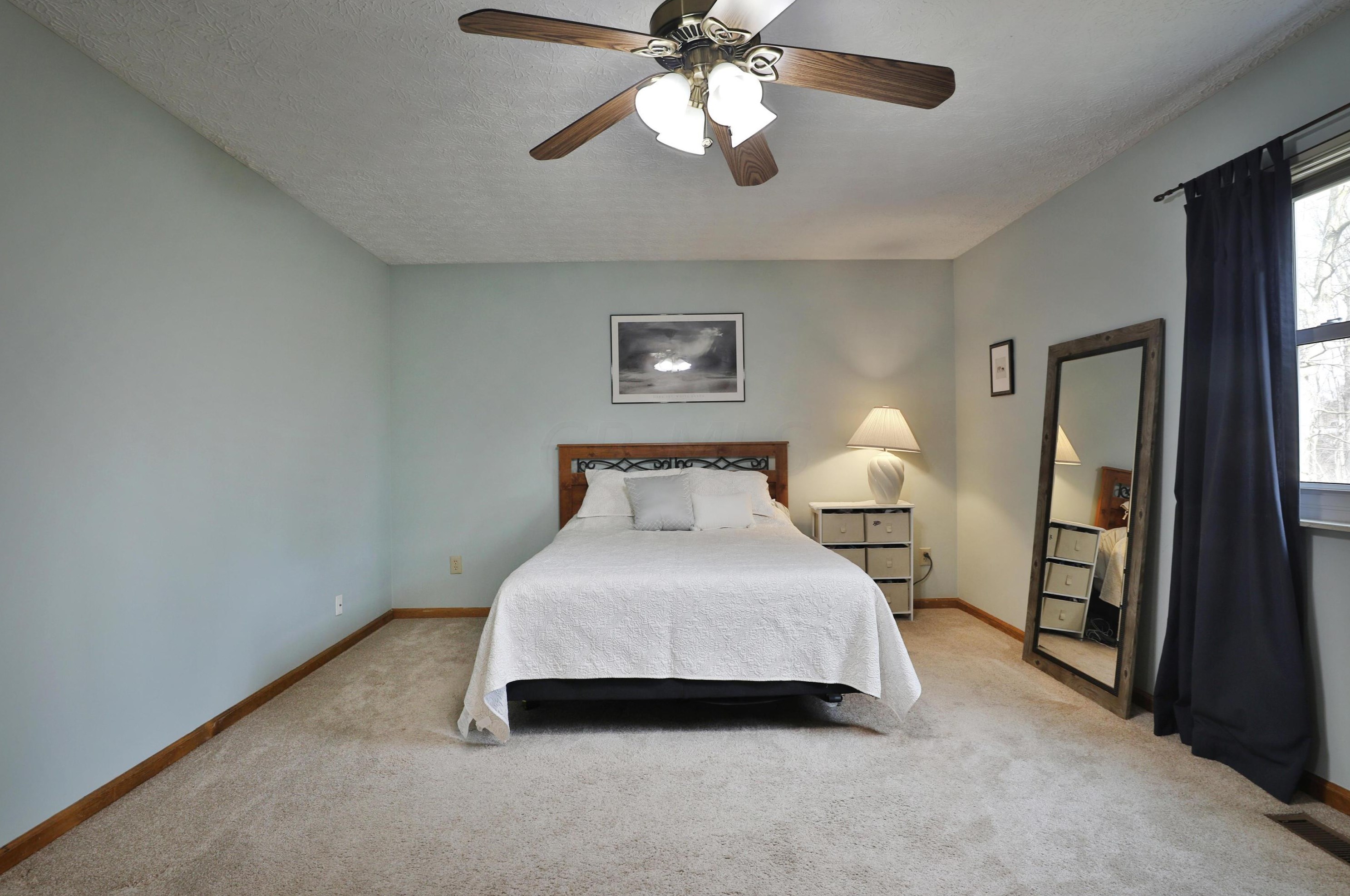 2206 Grn Is Dr, Columbus OH 43228-9432 exterior