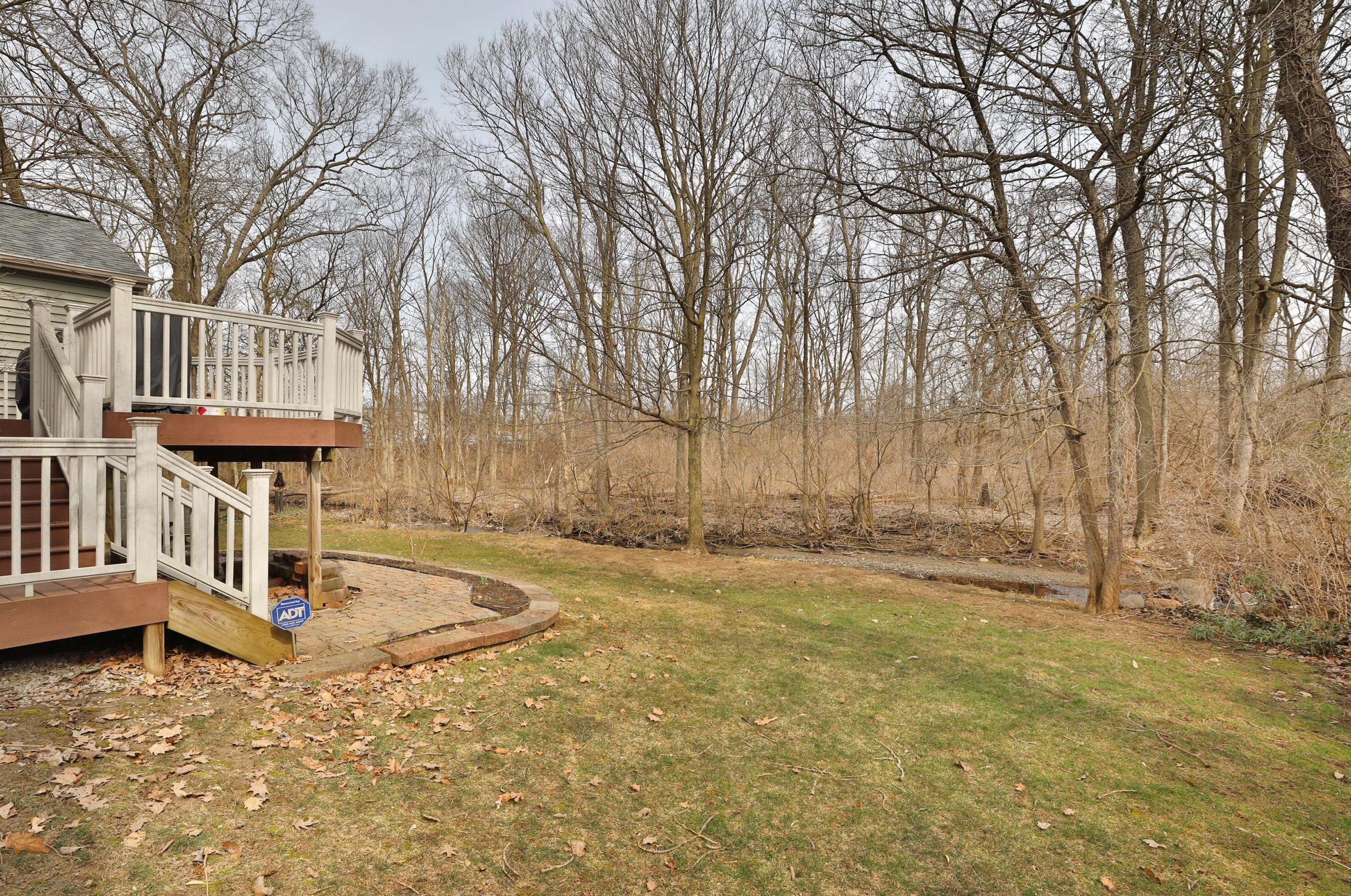 2206 Grn Is Dr, Columbus OH 43228-9432 exterior