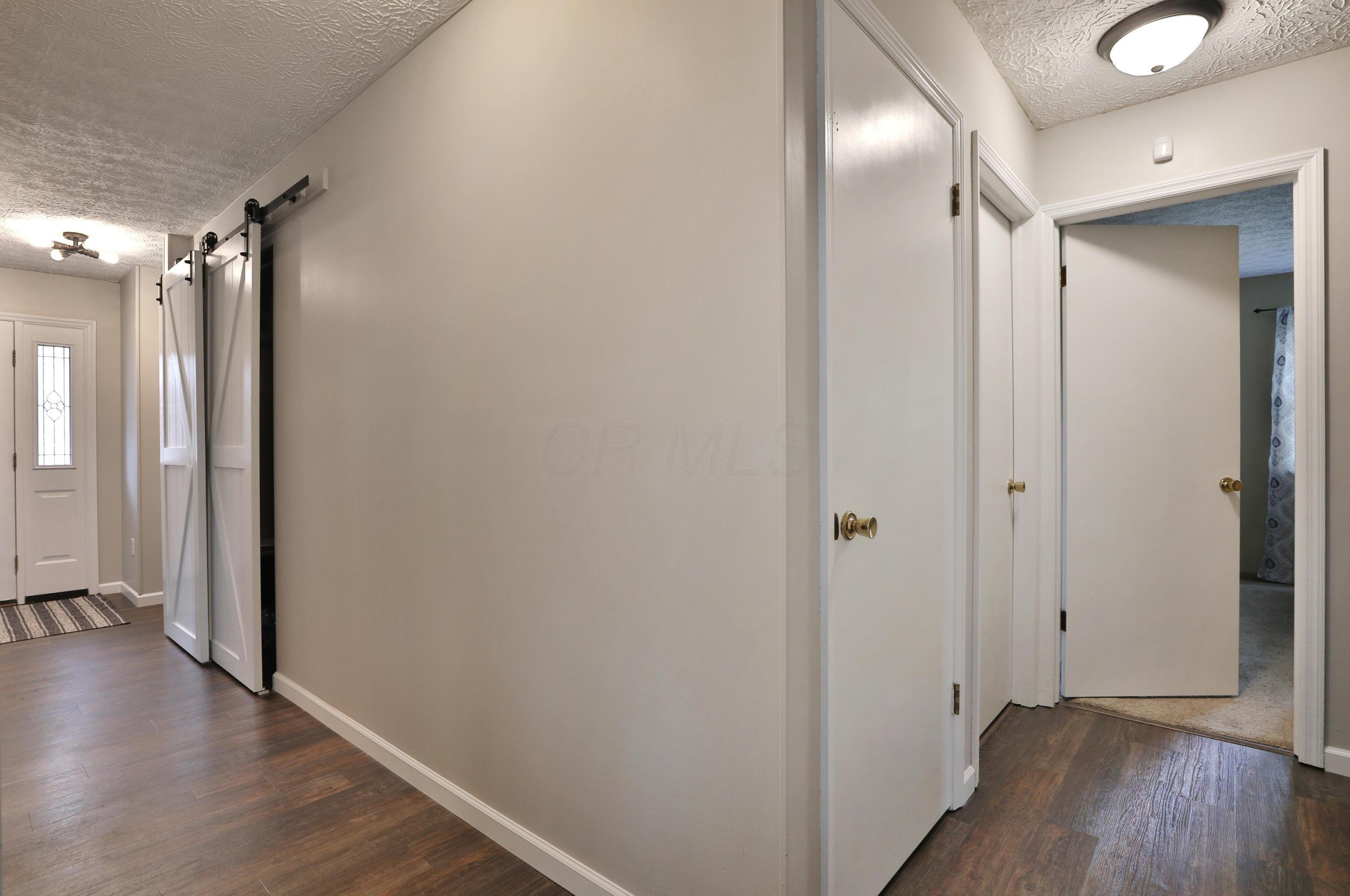 2206 Grn Is Dr, Columbus OH 43228-9432 exterior