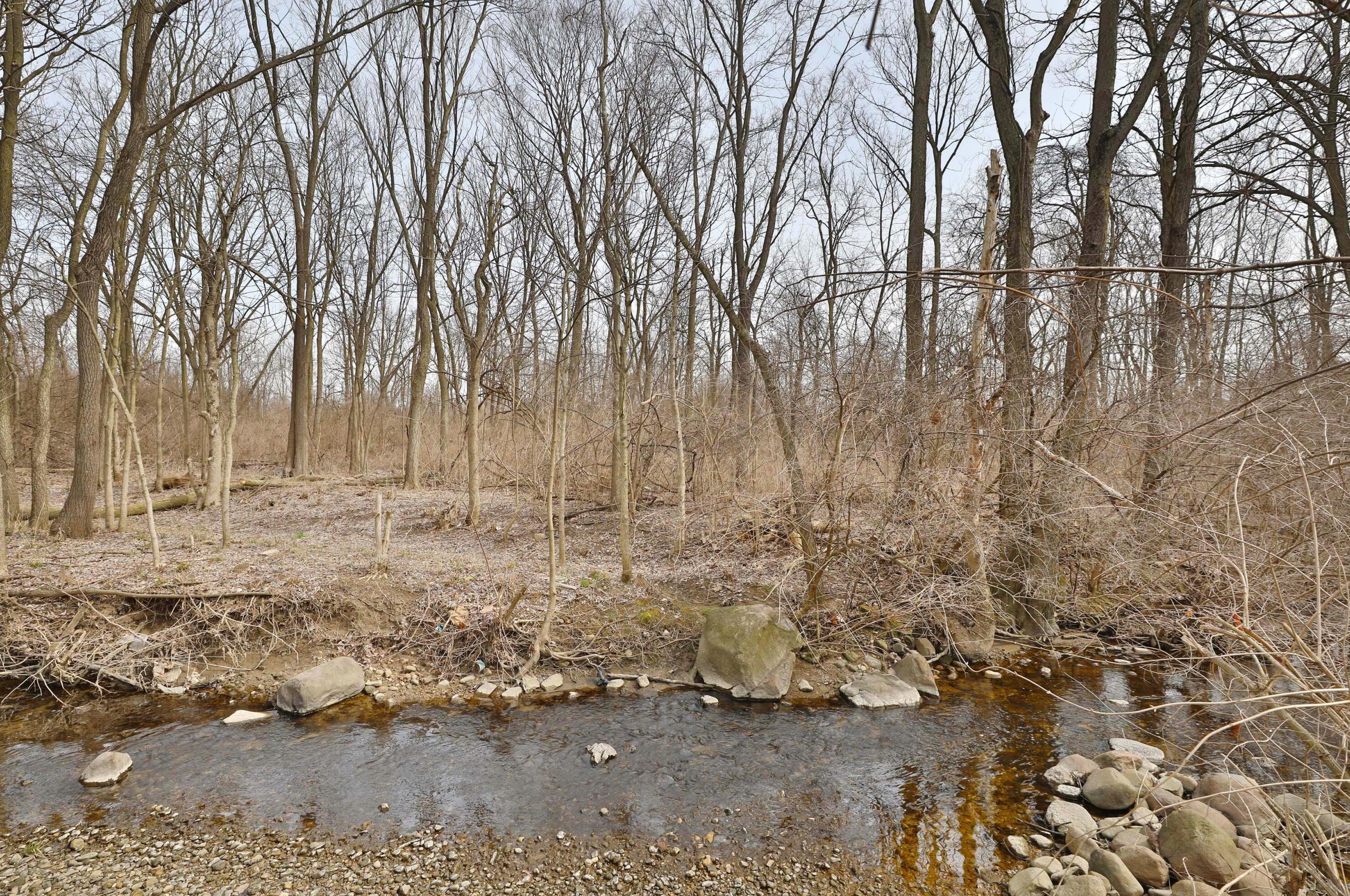 2206 Grn Is Dr, Columbus OH 43228-9432 exterior