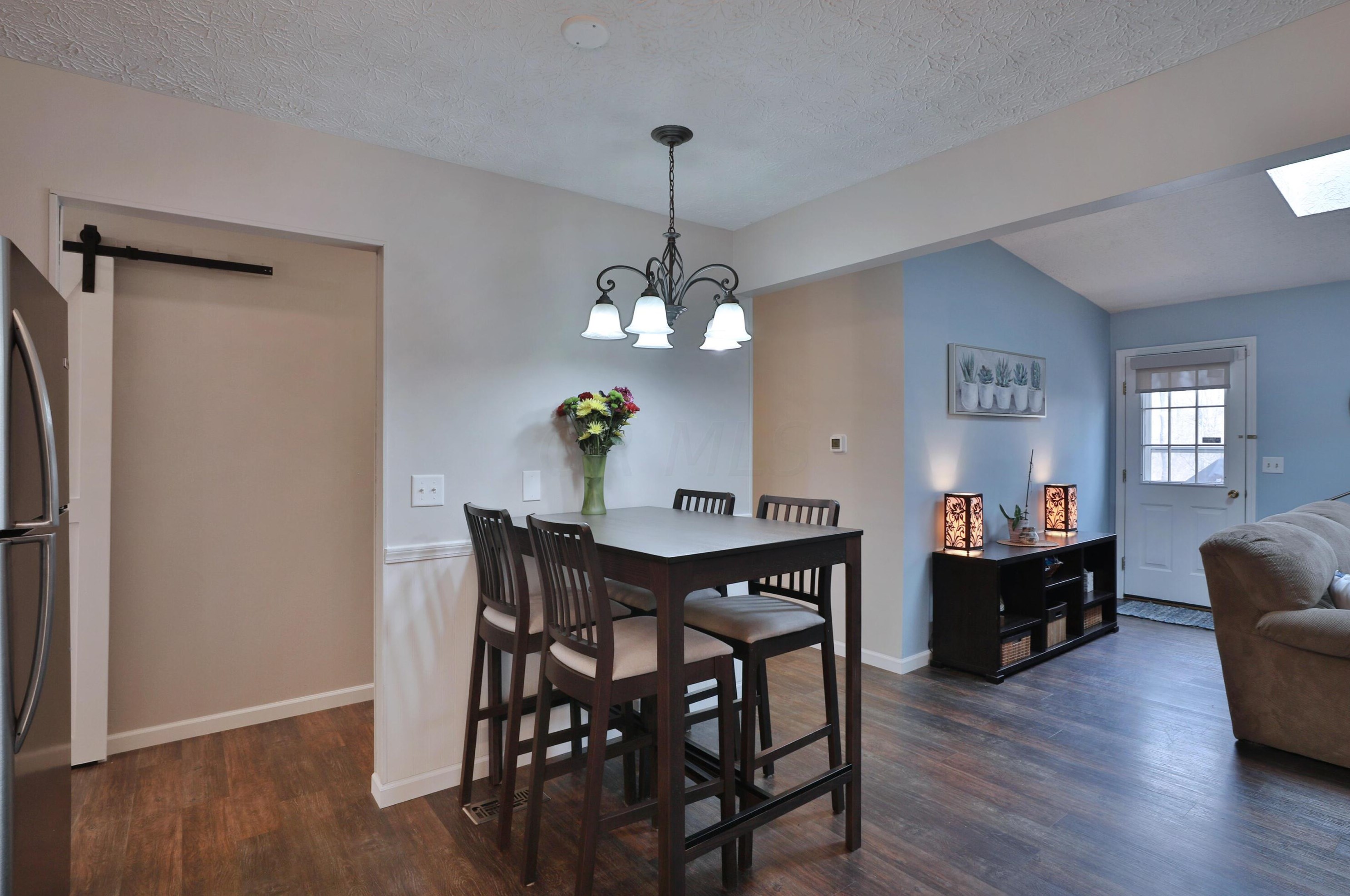 2206 Grn Is Dr, Columbus OH 43228-9432 exterior