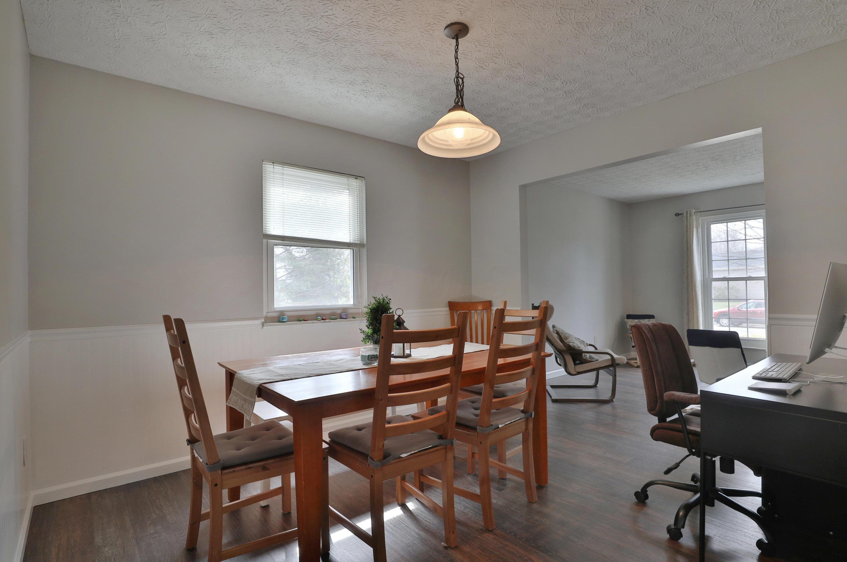 2206 Grn Is Dr, Columbus OH 43228-9432 exterior