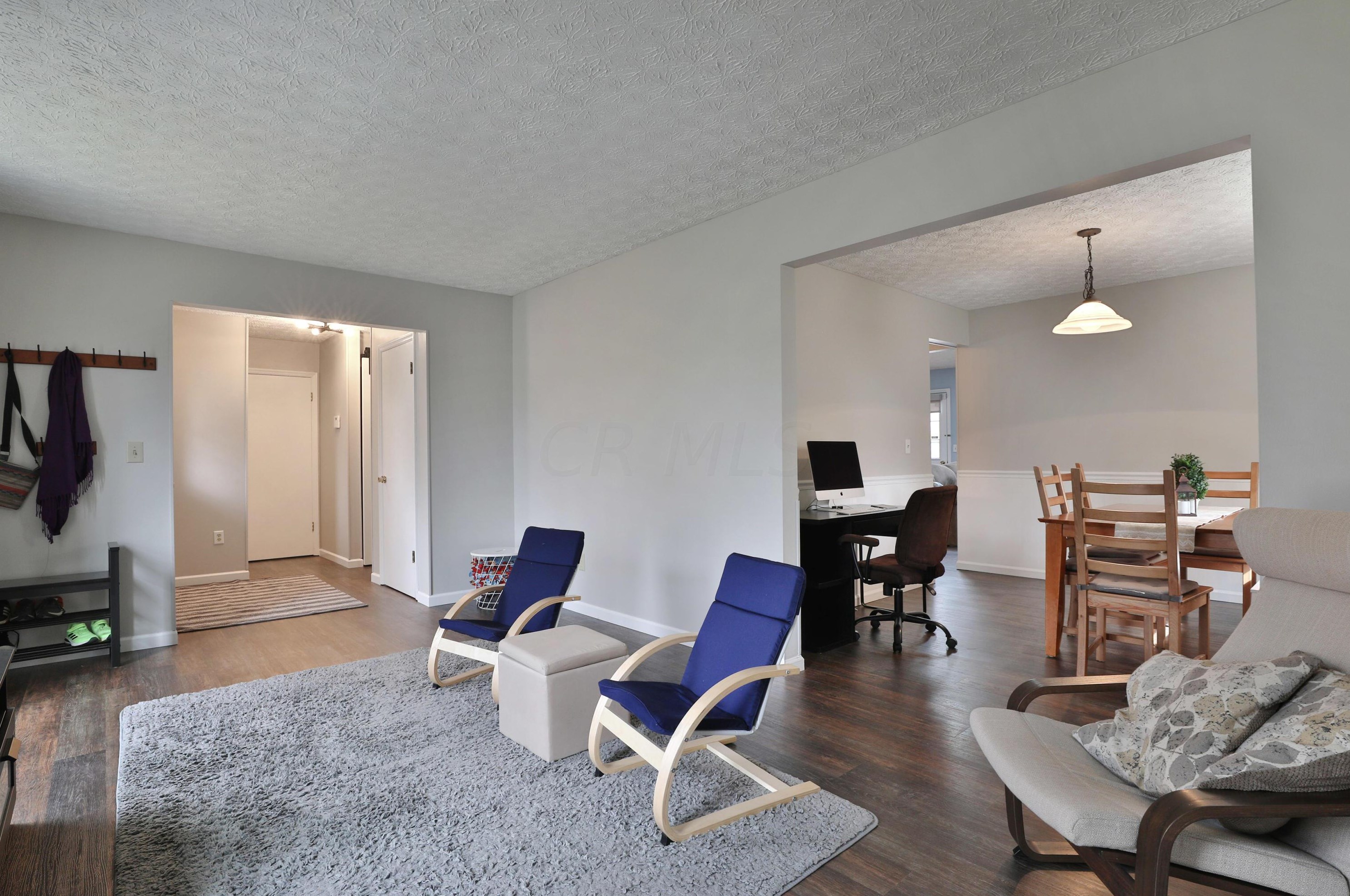 2206 Grn Is Dr, Columbus OH 43228-9432 exterior