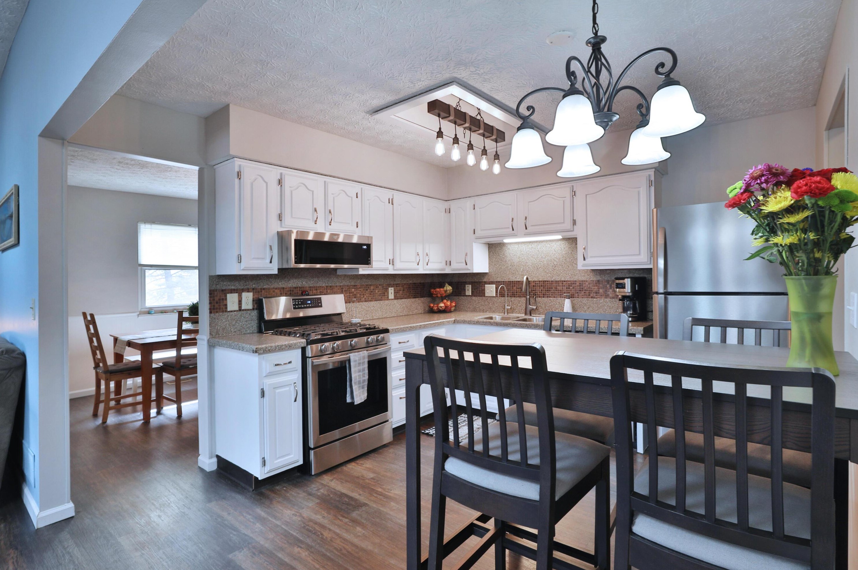 2206 Grn Is Dr, Columbus OH 43228-9432 exterior