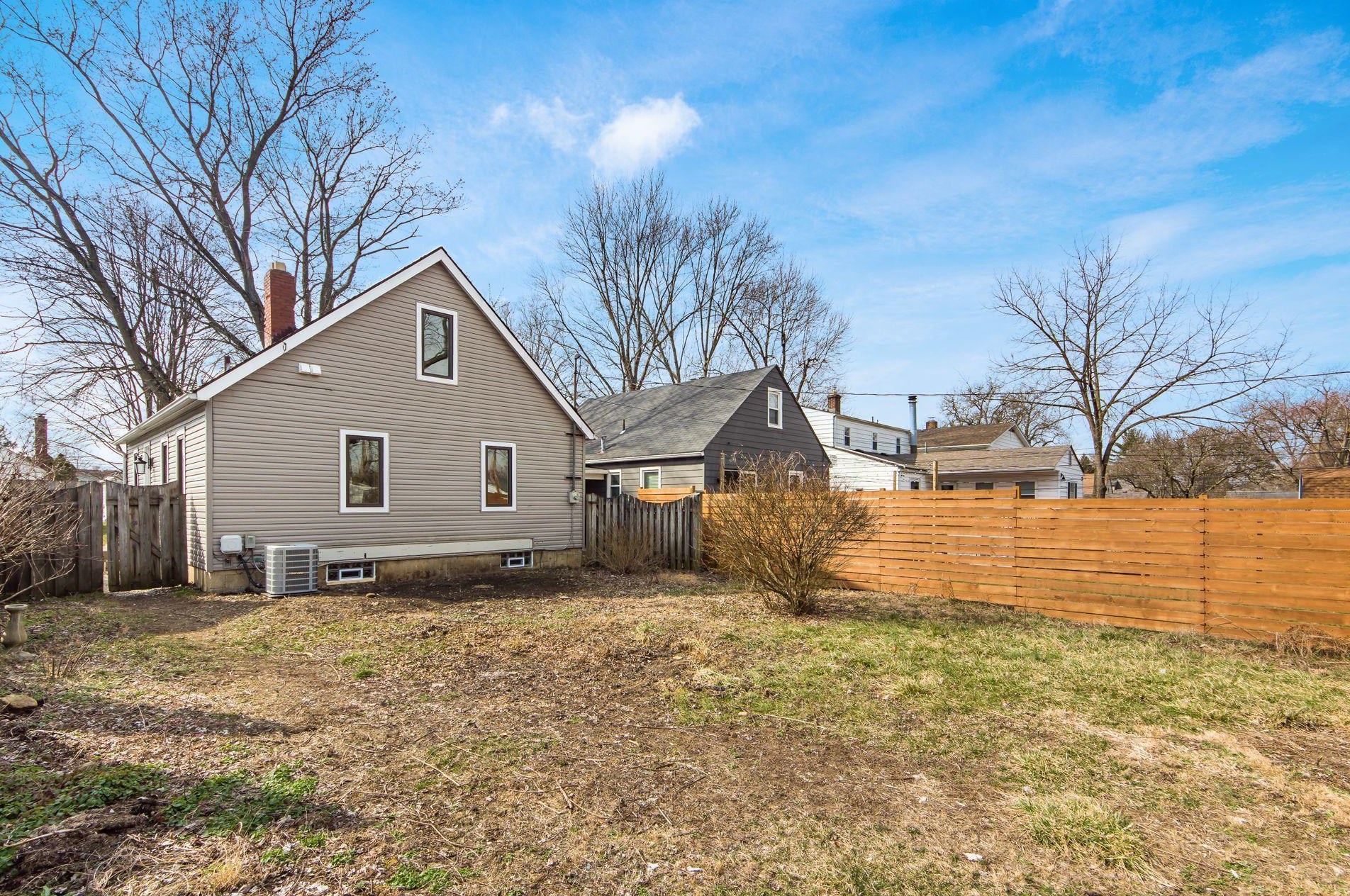 92 Kanawha Ave, Columbus OH 43214-1208 exterior