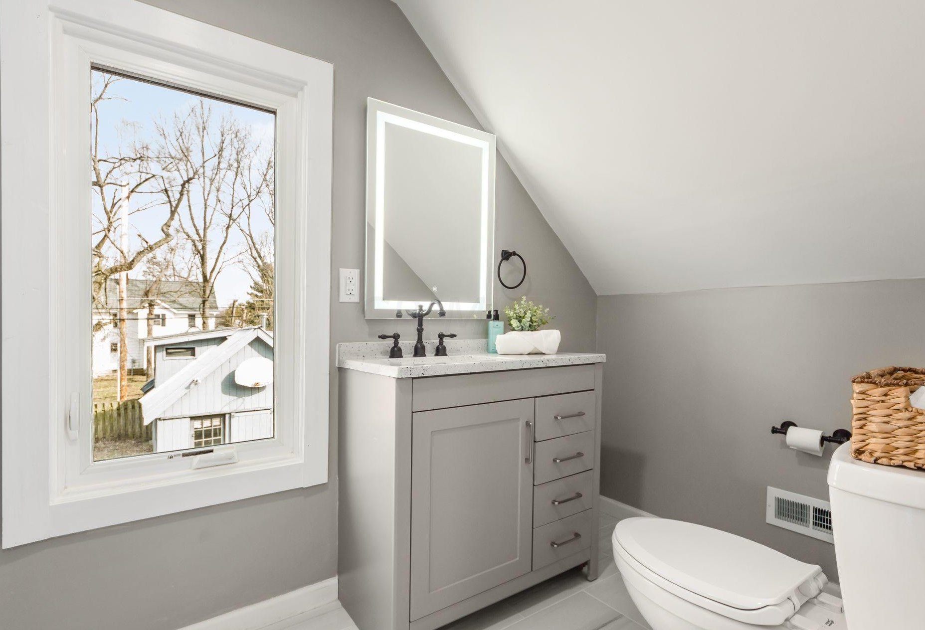 92 Kanawha Ave, Columbus OH 43214-1208 exterior