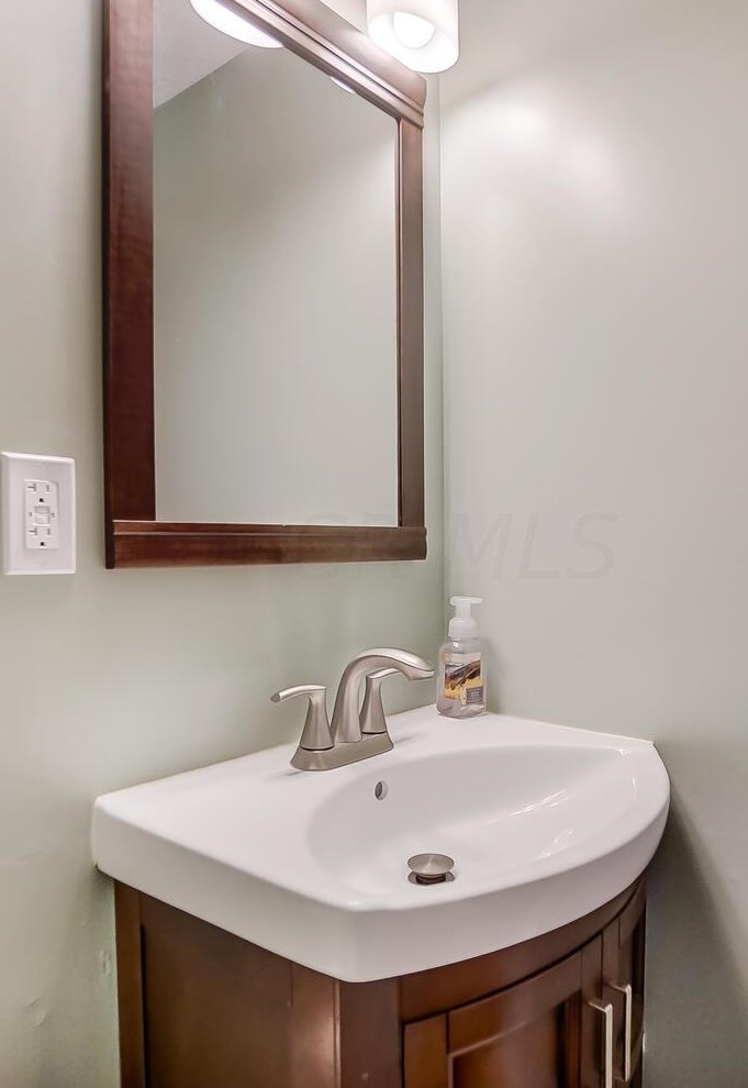 3884 Equestrian Ct, Columbus OH 43221-5902 exterior