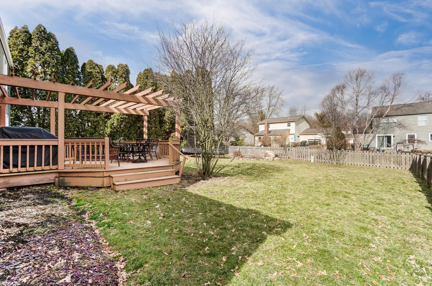 3884 Equestrian Ct, Columbus OH 43221-5902 exterior