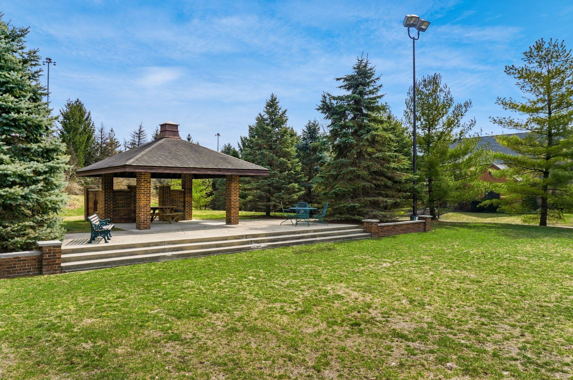 5791 Bastille Pl, Columbus OH  43213-1462 exterior