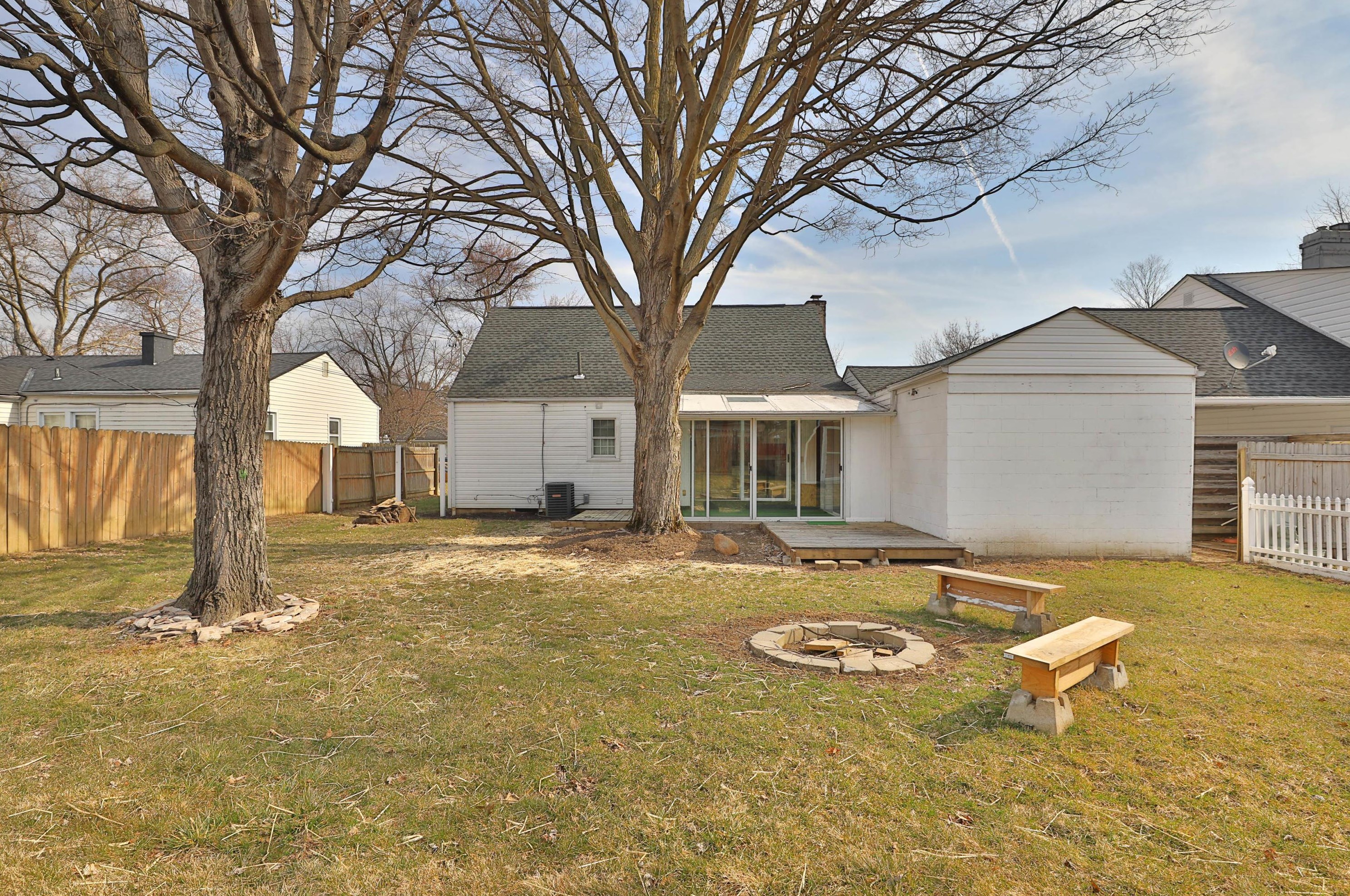 349 Danhurst Rd, Columbus OH 43228-1343 exterior