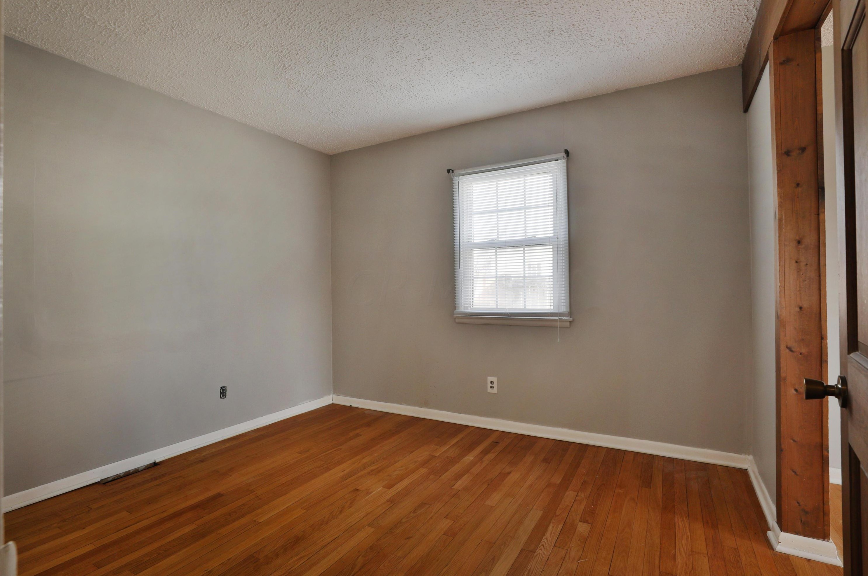 349 Danhurst Rd, Columbus OH 43228-1343 exterior