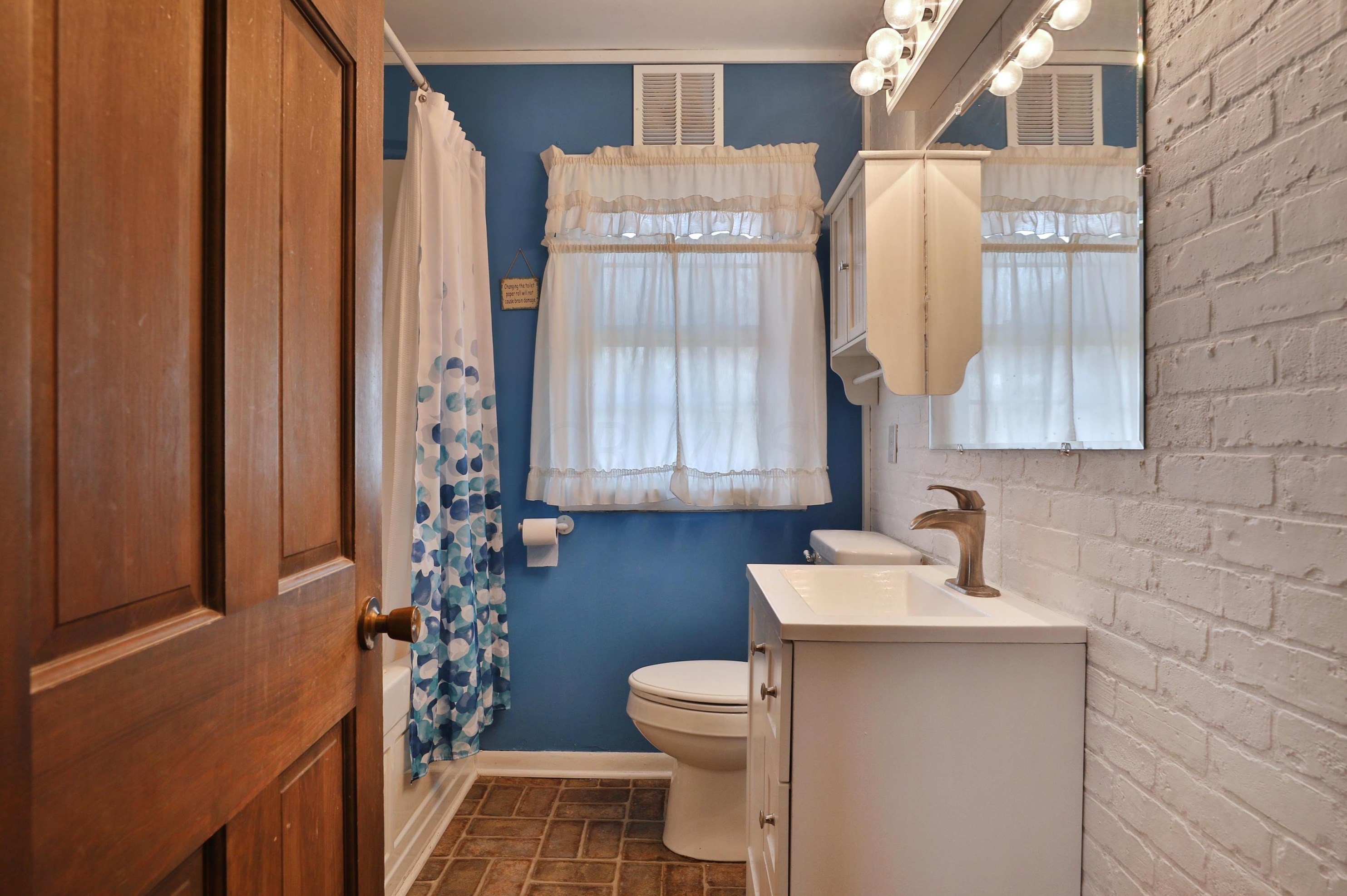 349 Danhurst Rd, Columbus OH 43228-1343 exterior