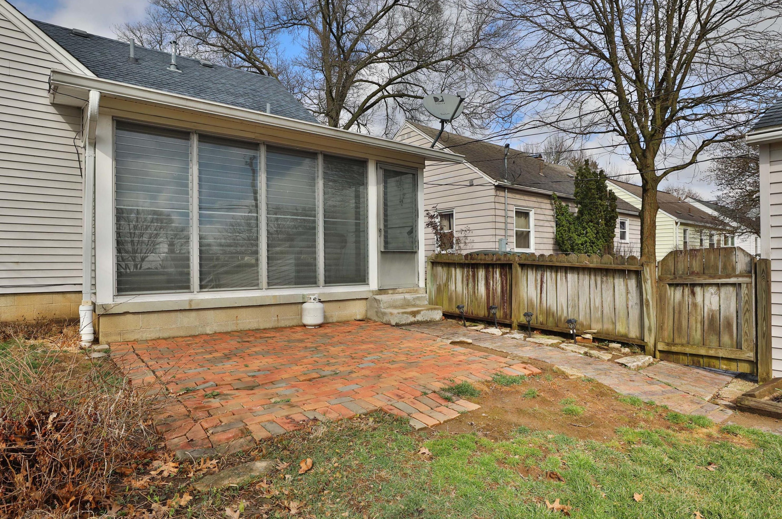 387 Blenheim Rd, Columbus OH 43214-3219 exterior