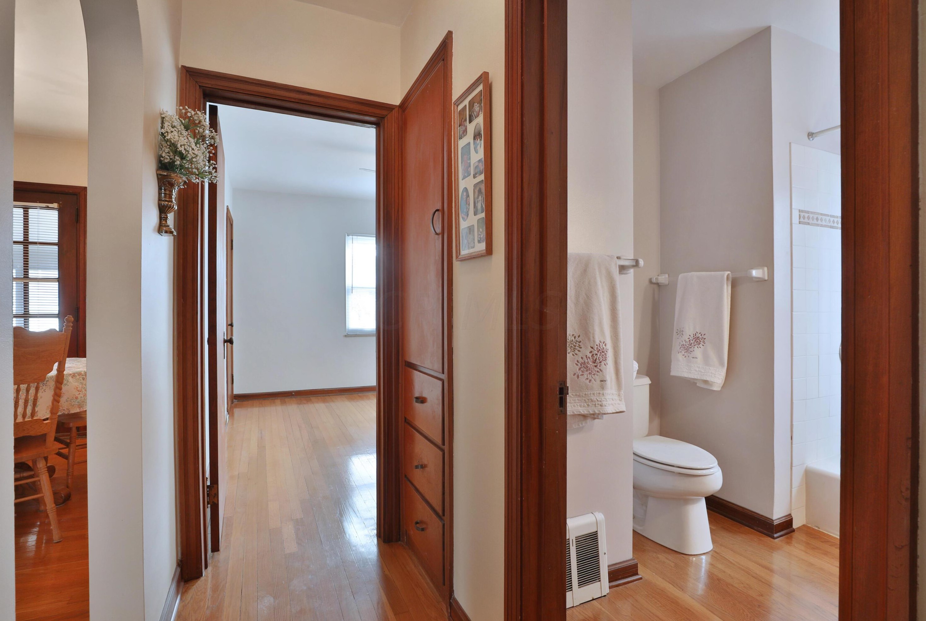 387 Blenheim Rd, Columbus OH 43214-3219 exterior