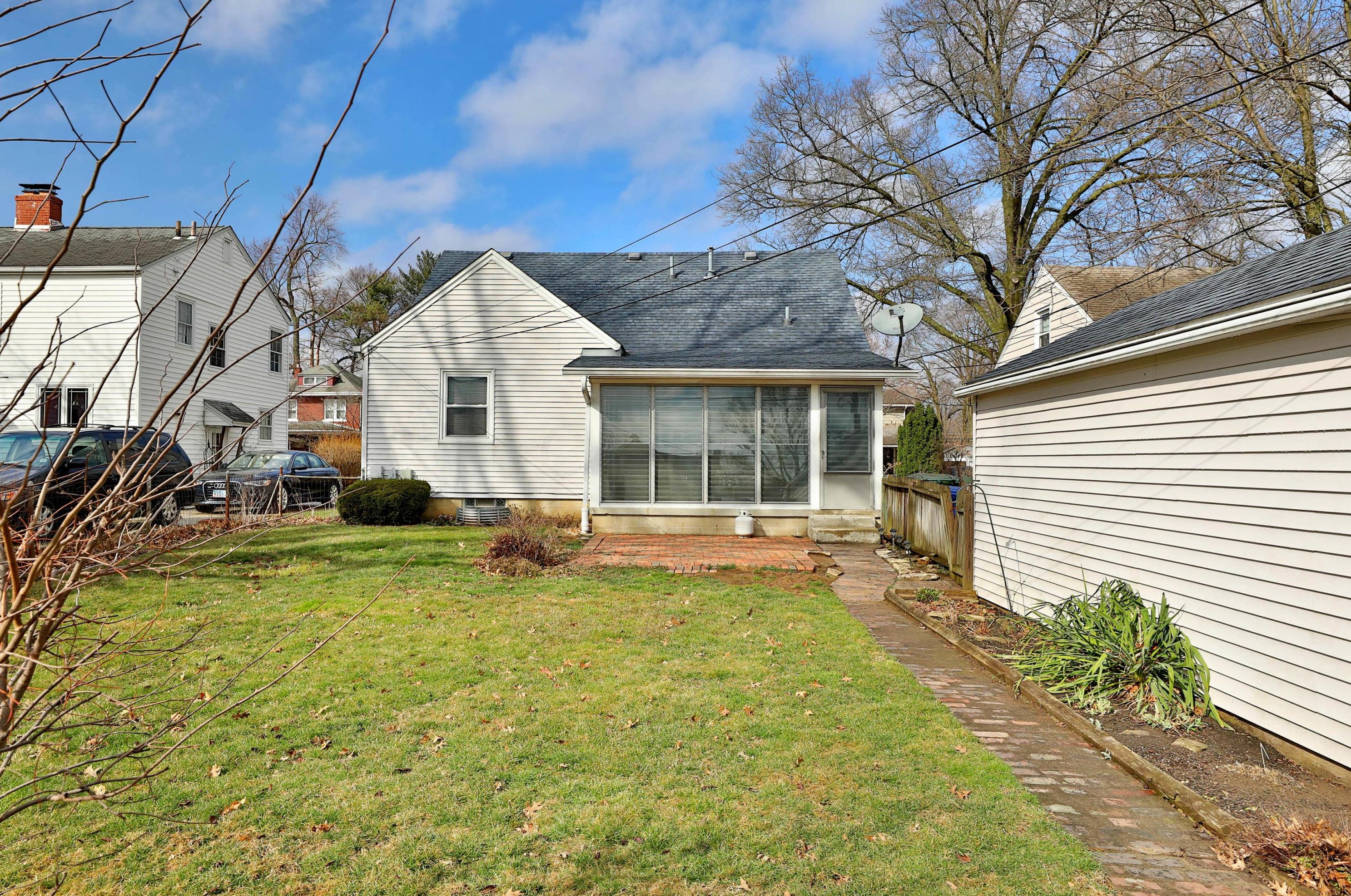 387 Blenheim Rd, Columbus OH 43214-3219 exterior