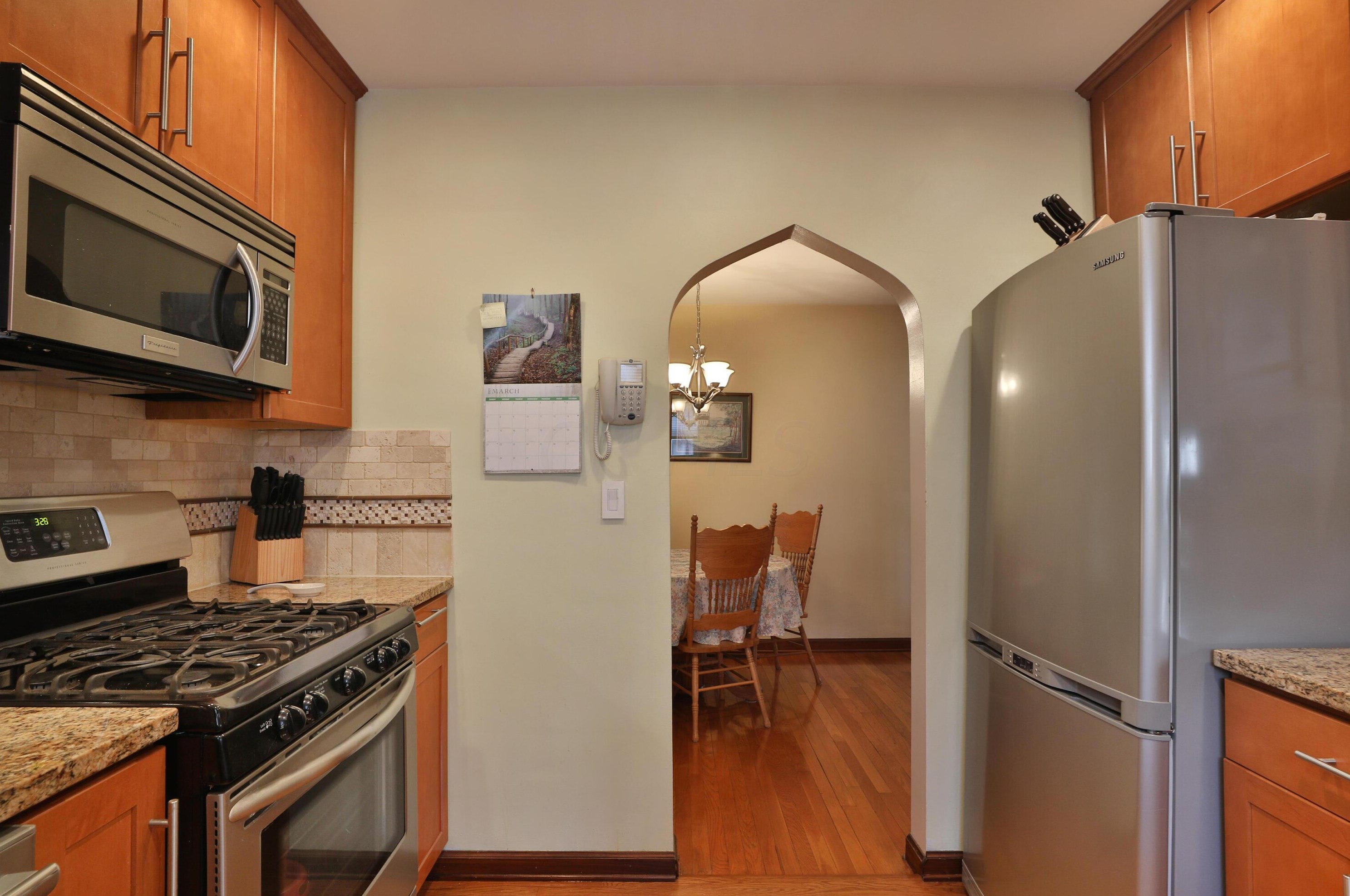 387 Blenheim Rd, Columbus OH 43214-3219 exterior