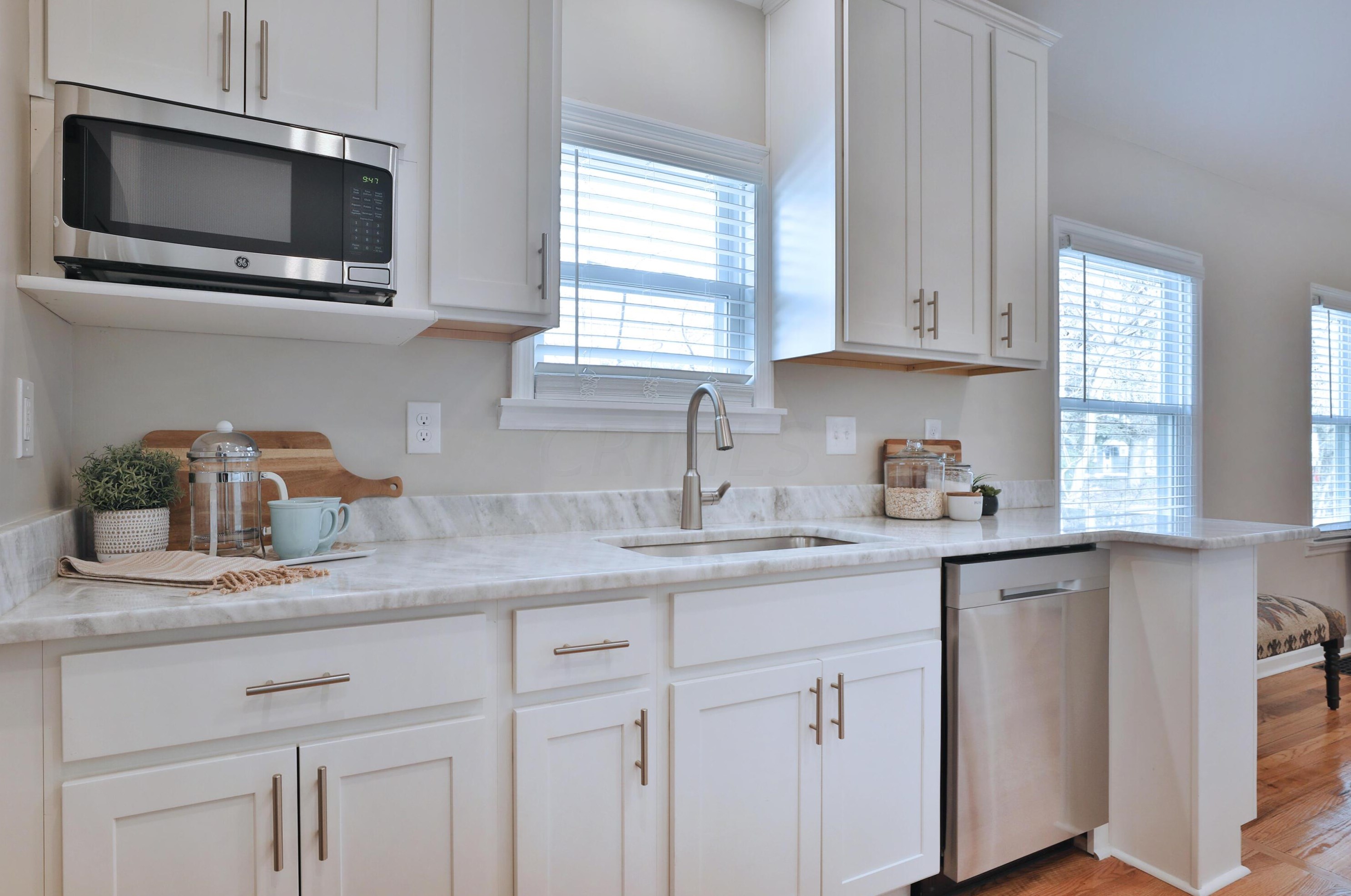 251 Jeffrey Pl, Columbus OH 43214-1706 exterior