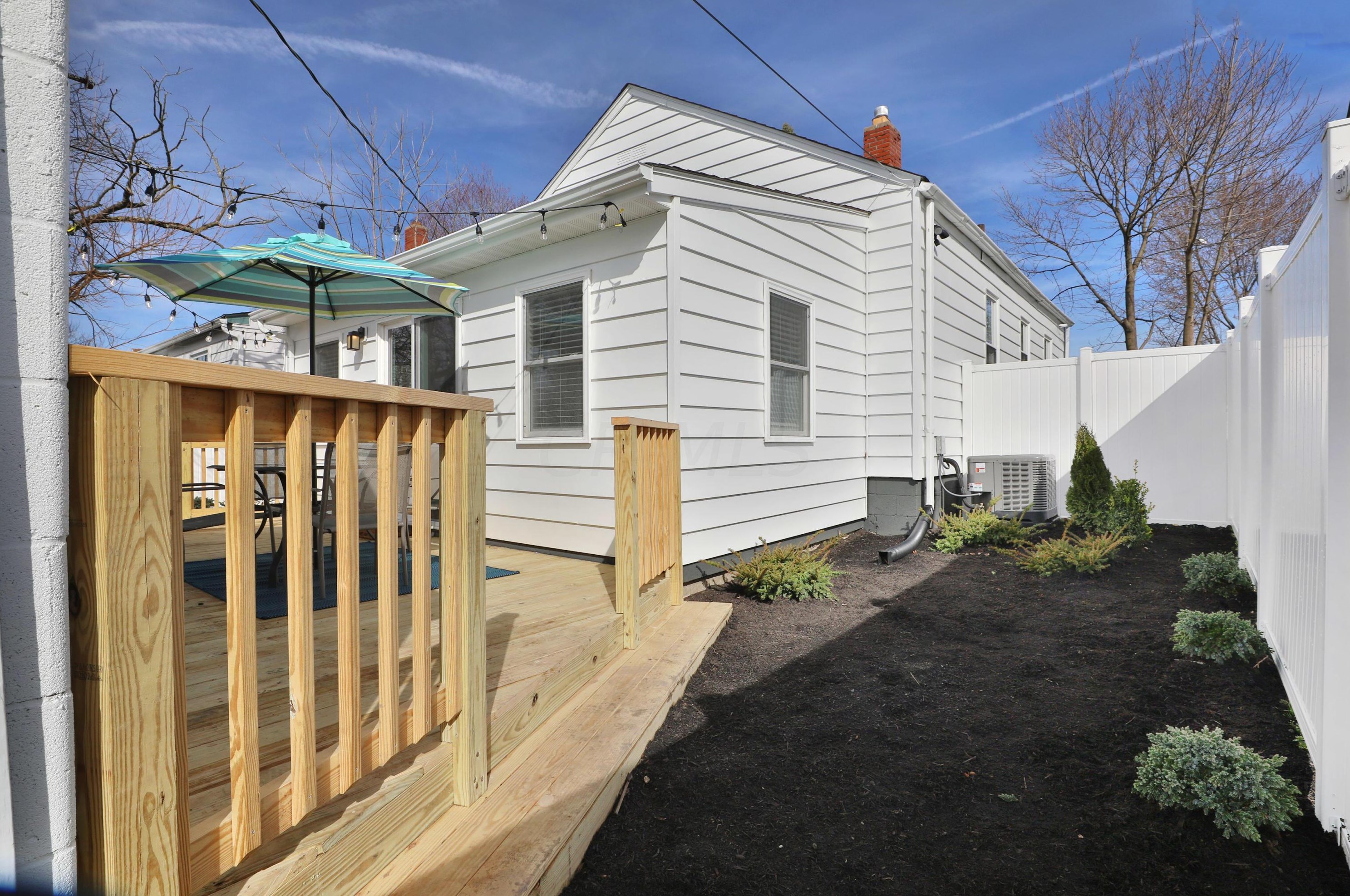 251 Jeffrey Pl, Columbus OH 43214-1706 exterior