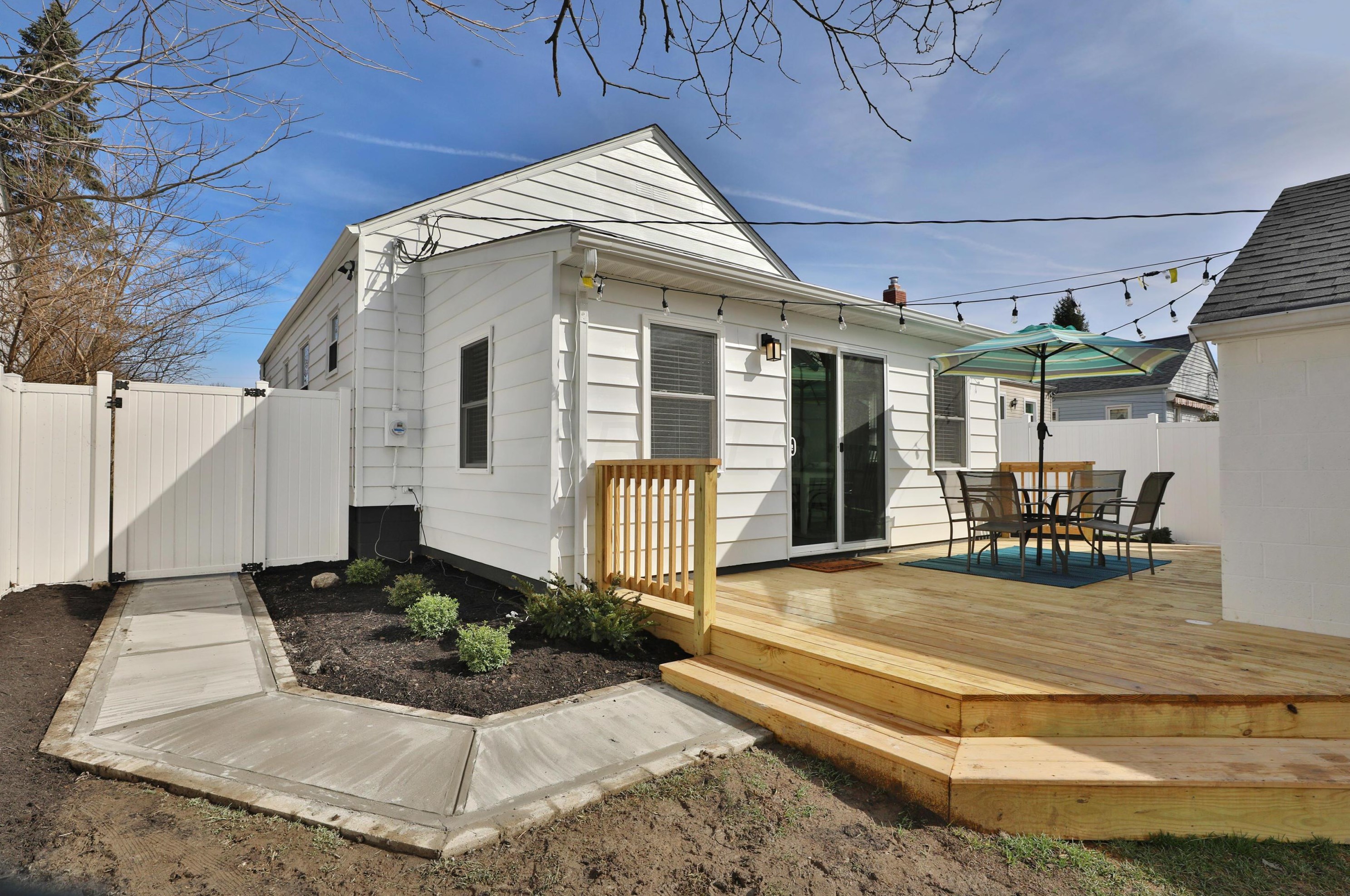 251 Jeffrey Pl, Columbus OH 43214-1706 exterior