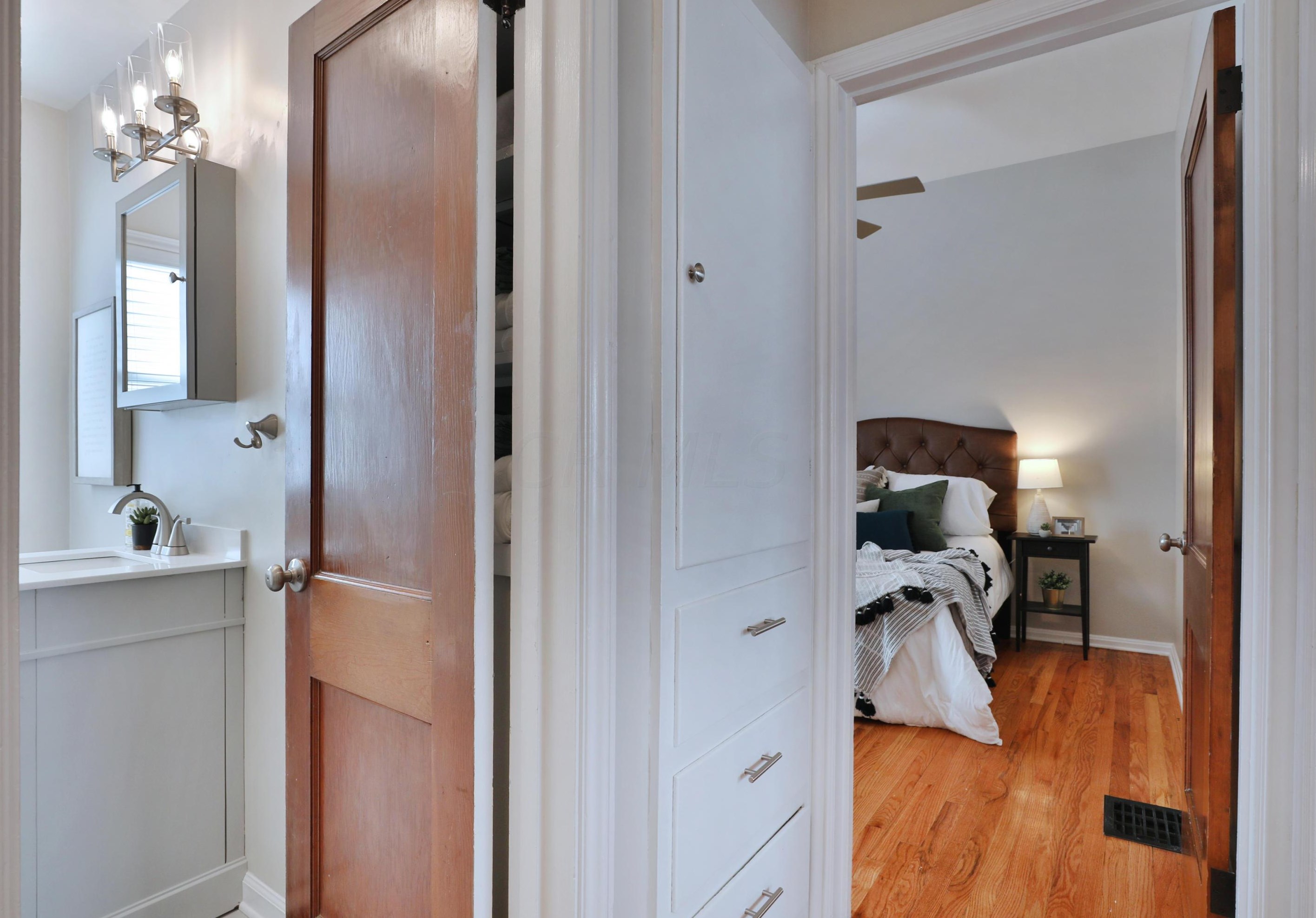 251 Jeffrey Pl, Columbus OH 43214-1706 exterior