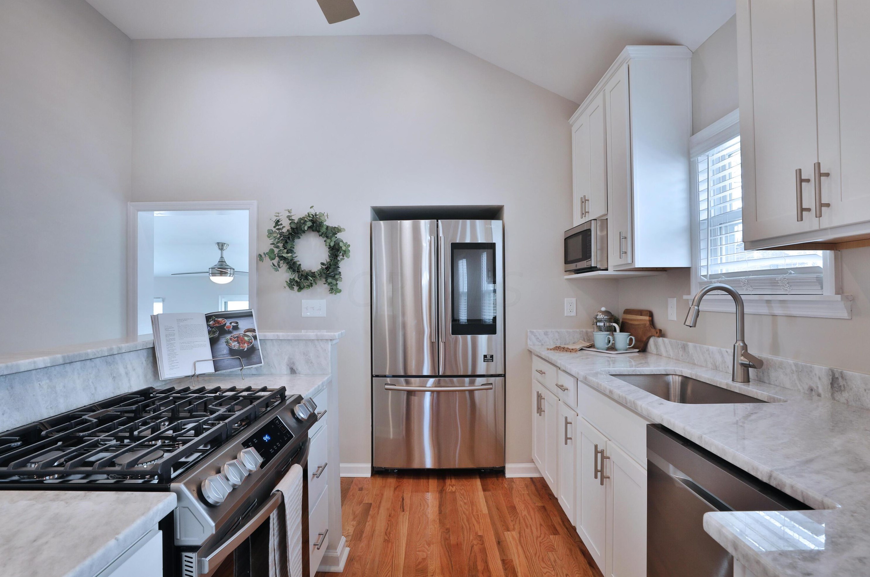 251 Jeffrey Pl, Columbus OH 43214-1706 exterior