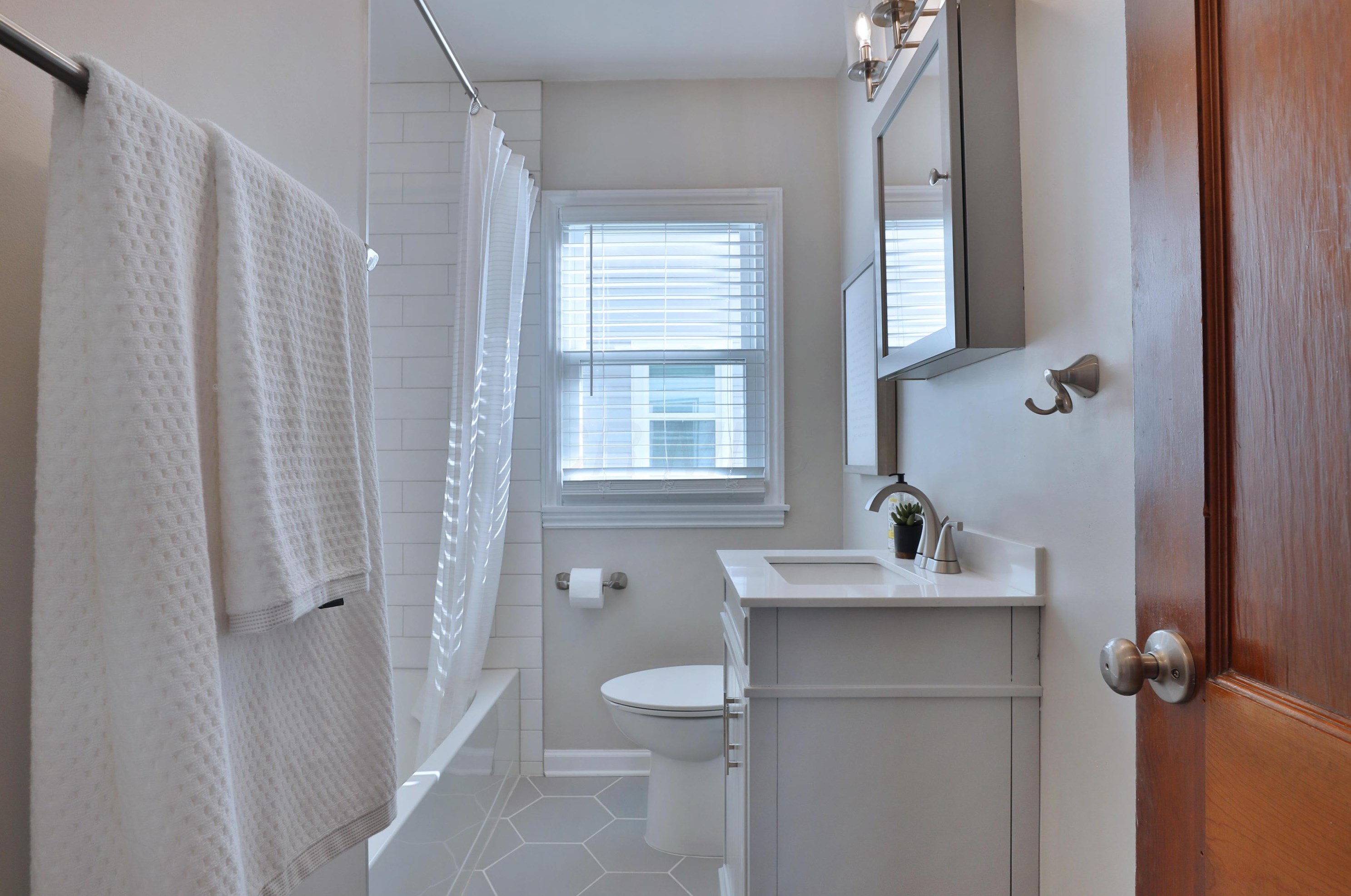 251 Jeffrey Pl, Columbus OH 43214-1706 exterior