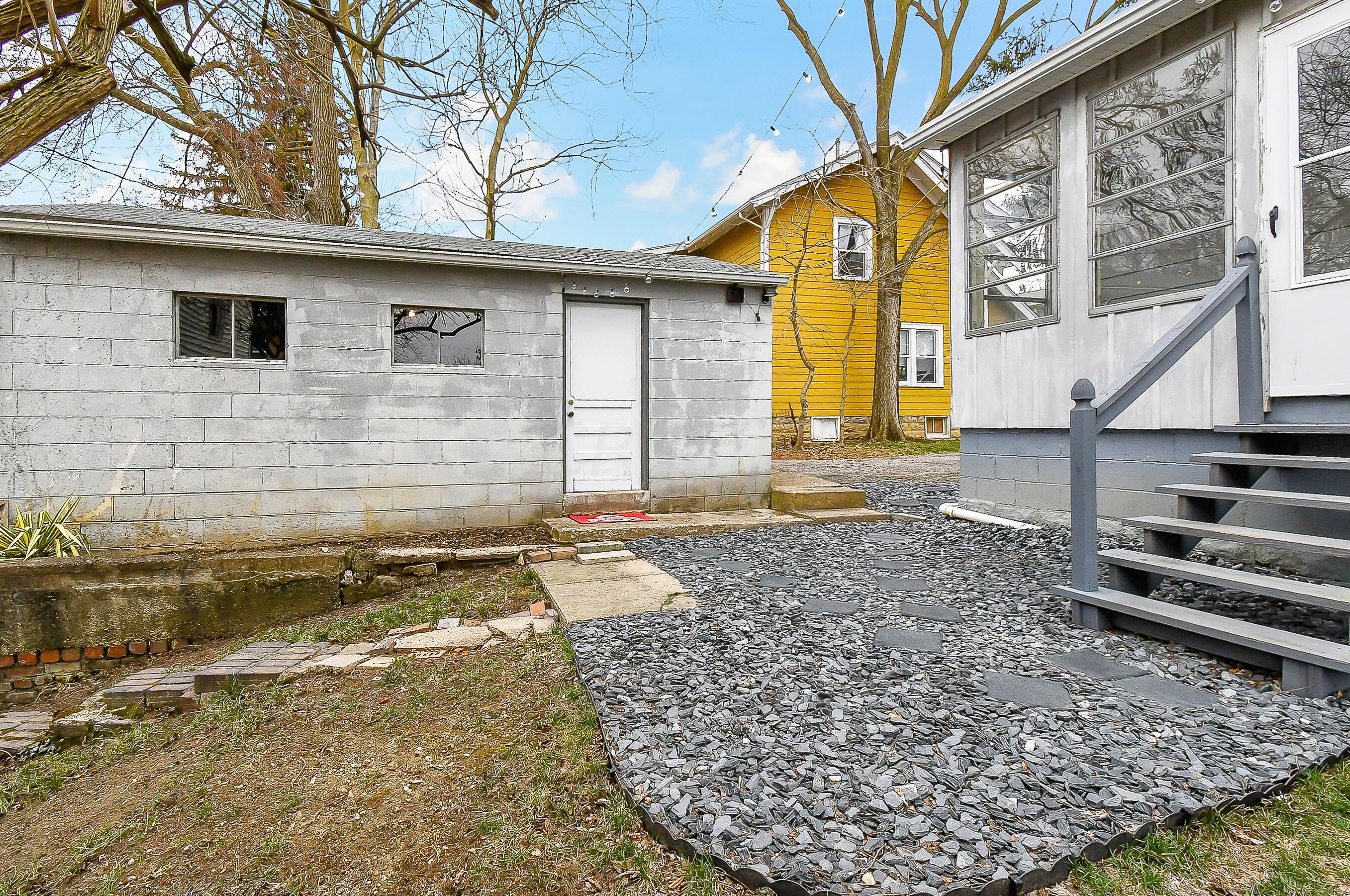 102 Blake Ave, Columbus OH 43202-2908 exterior