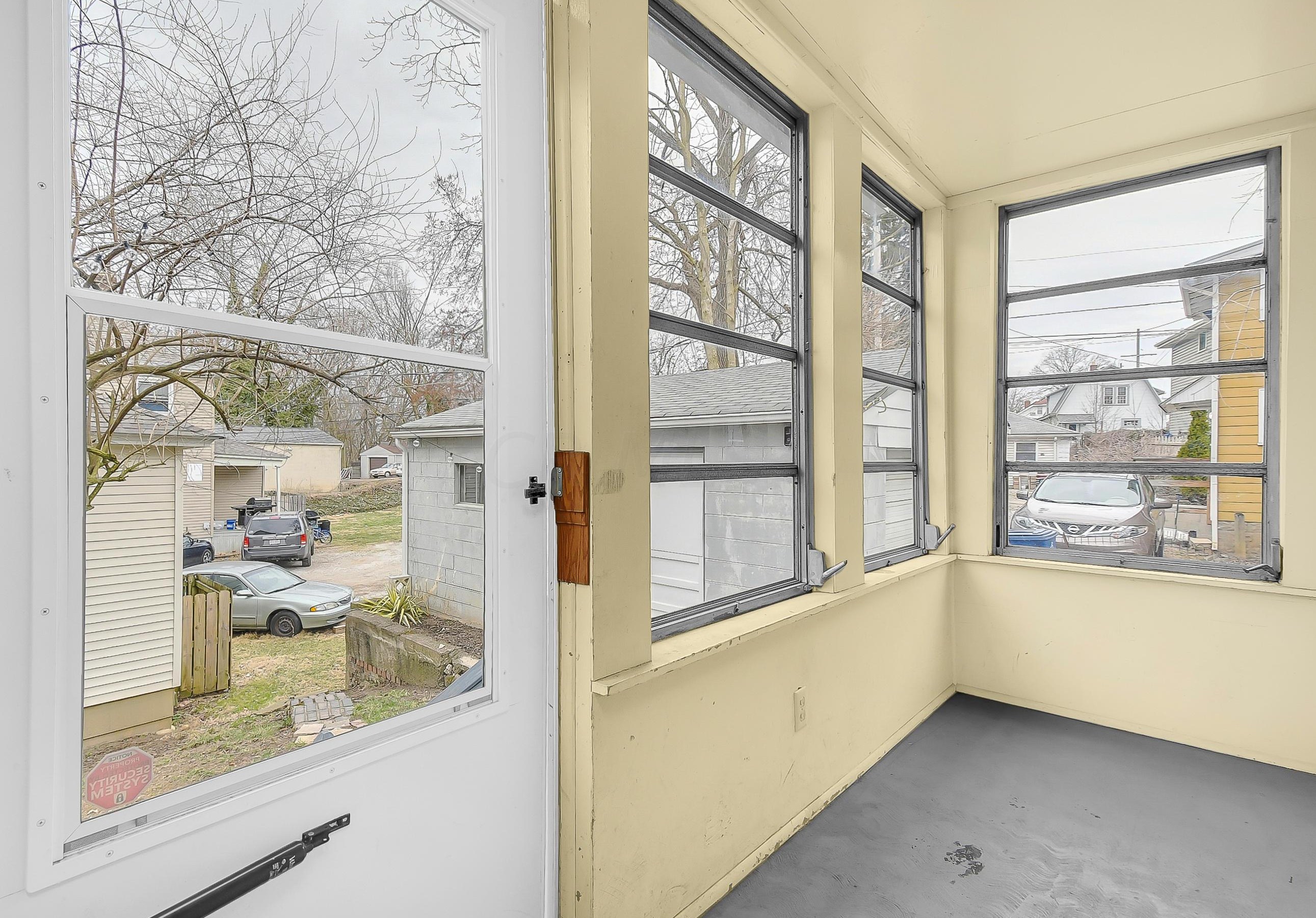 102 Blake Ave, Columbus OH 43202-2908 exterior