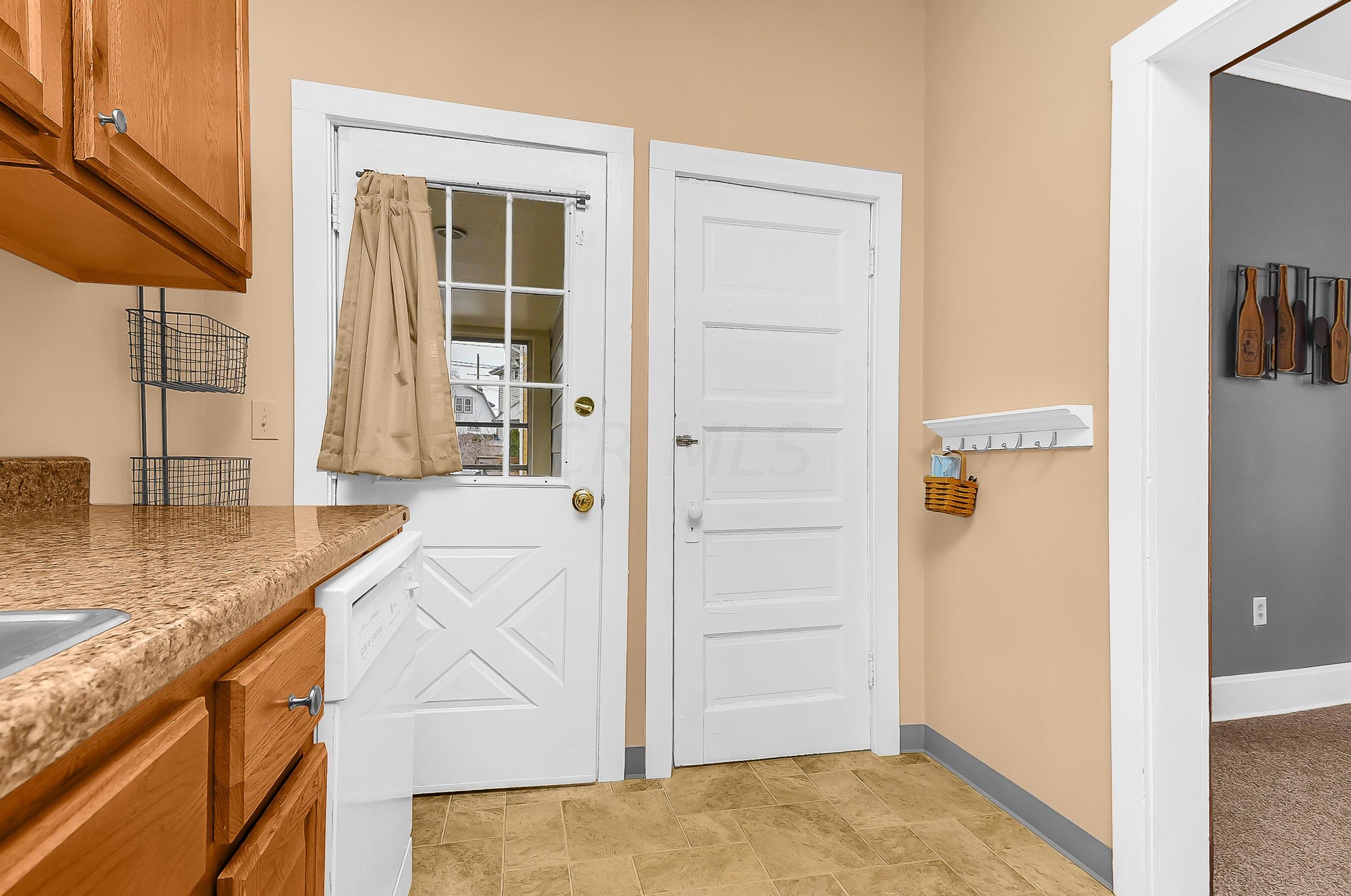 102 Blake Ave, Columbus OH 43202-2908 exterior