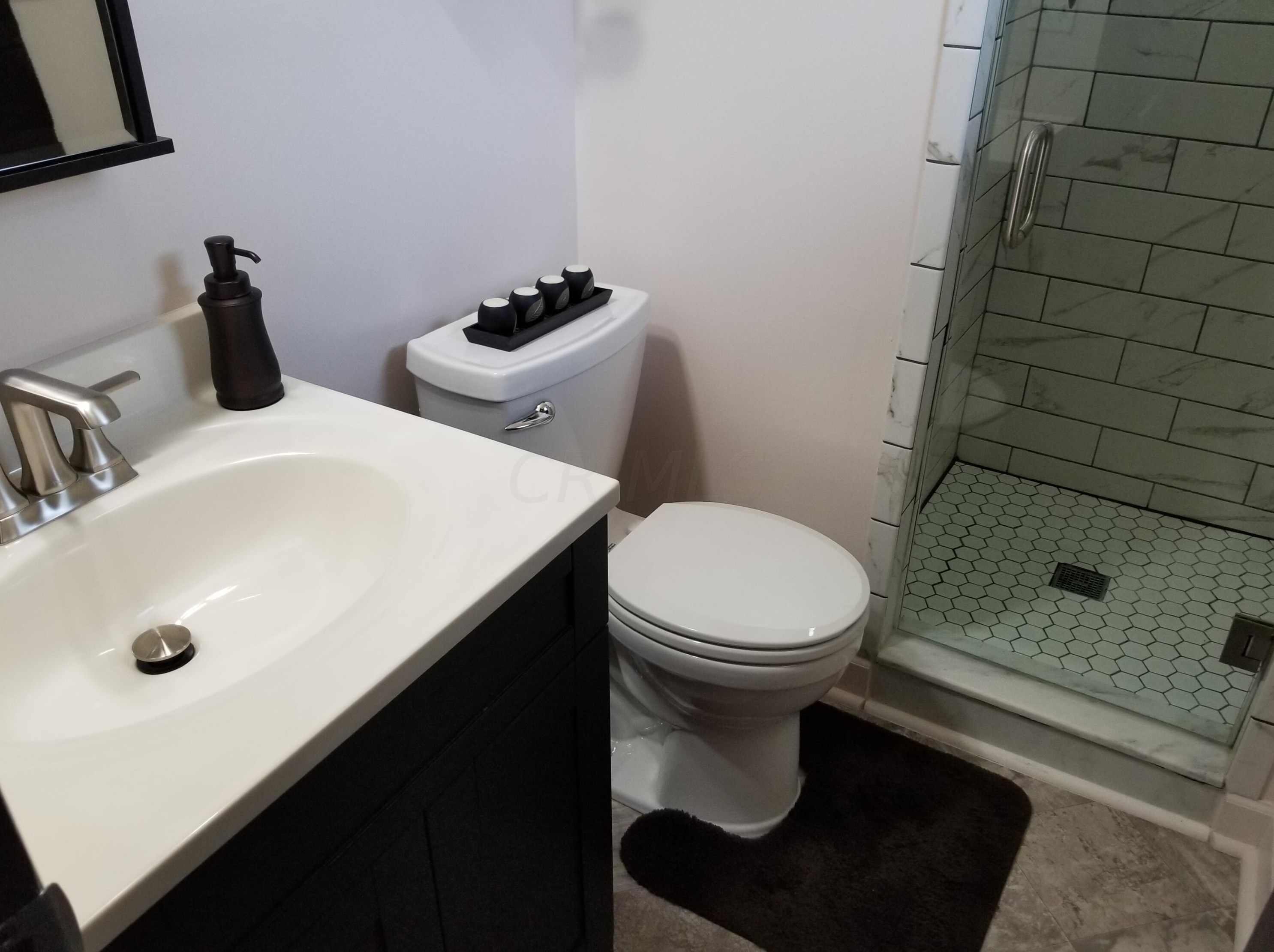 5460 Sandalwood Blvd, Columbus OH 43229-4475 exterior