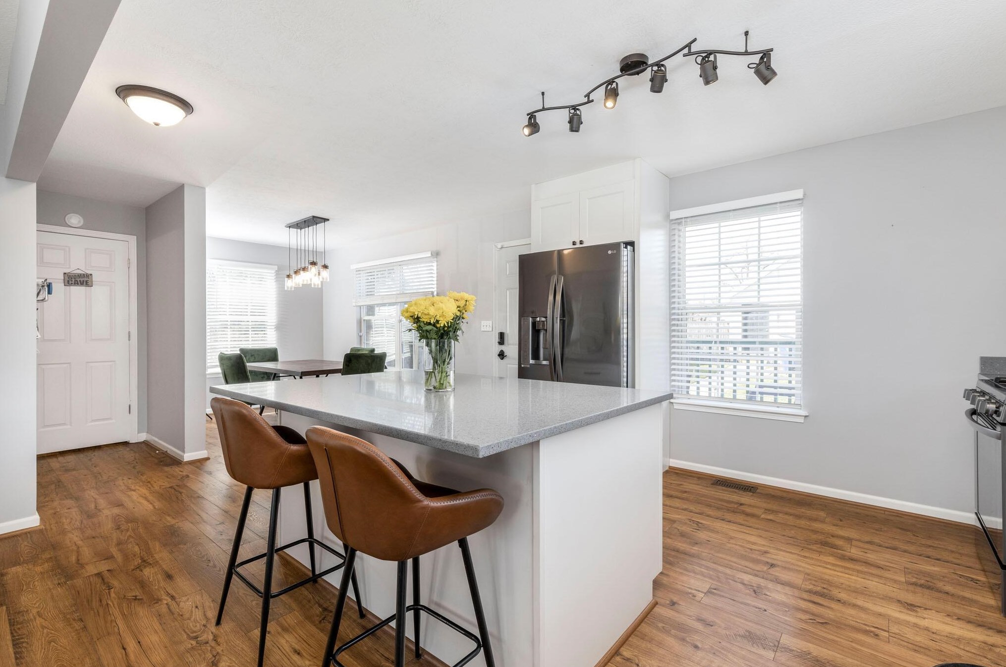 437 Taylor Ave, Columbus OH 43203-1227 exterior