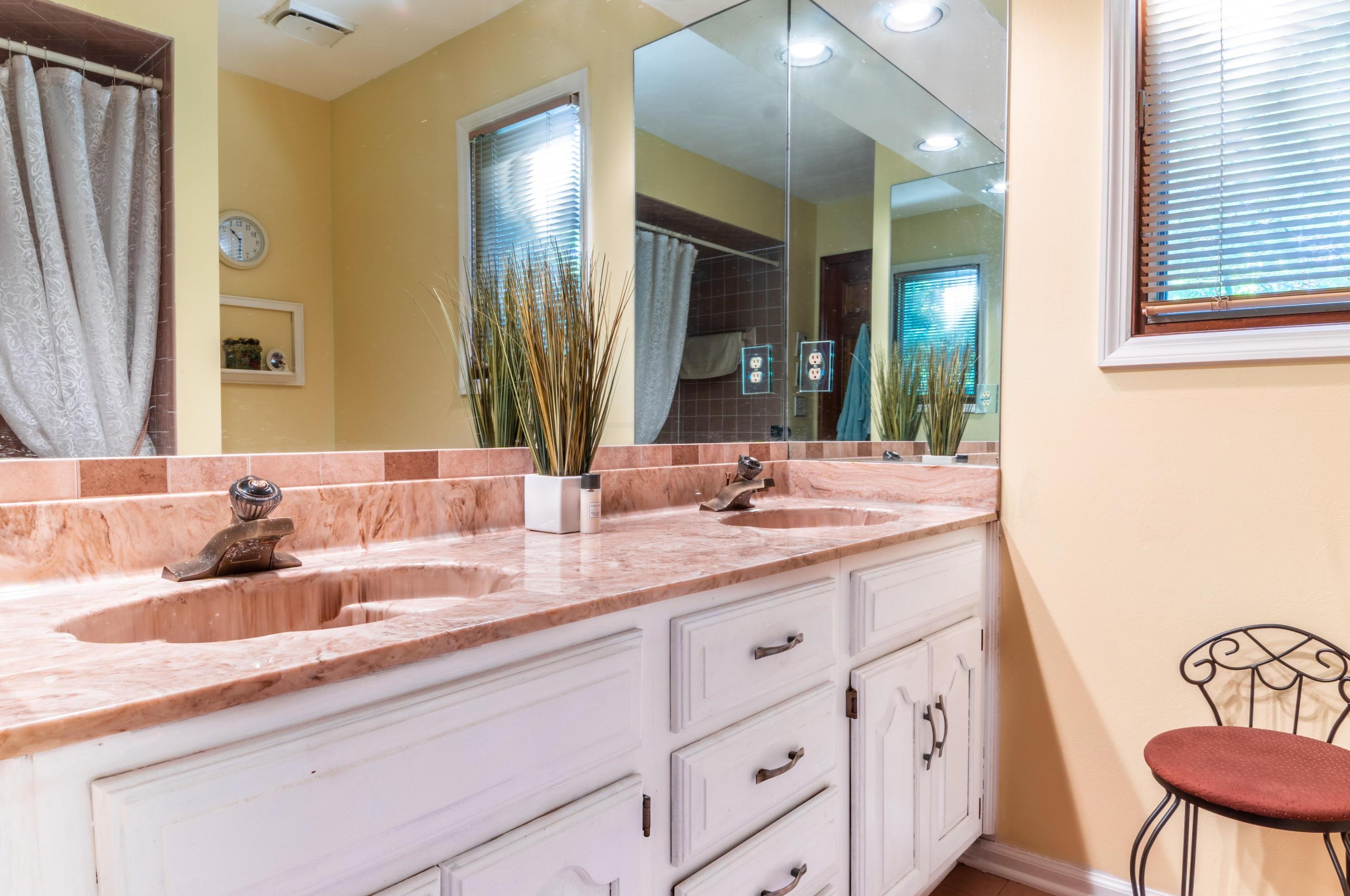 395 Meditation Ln, Columbus OH 43235-1456 exterior