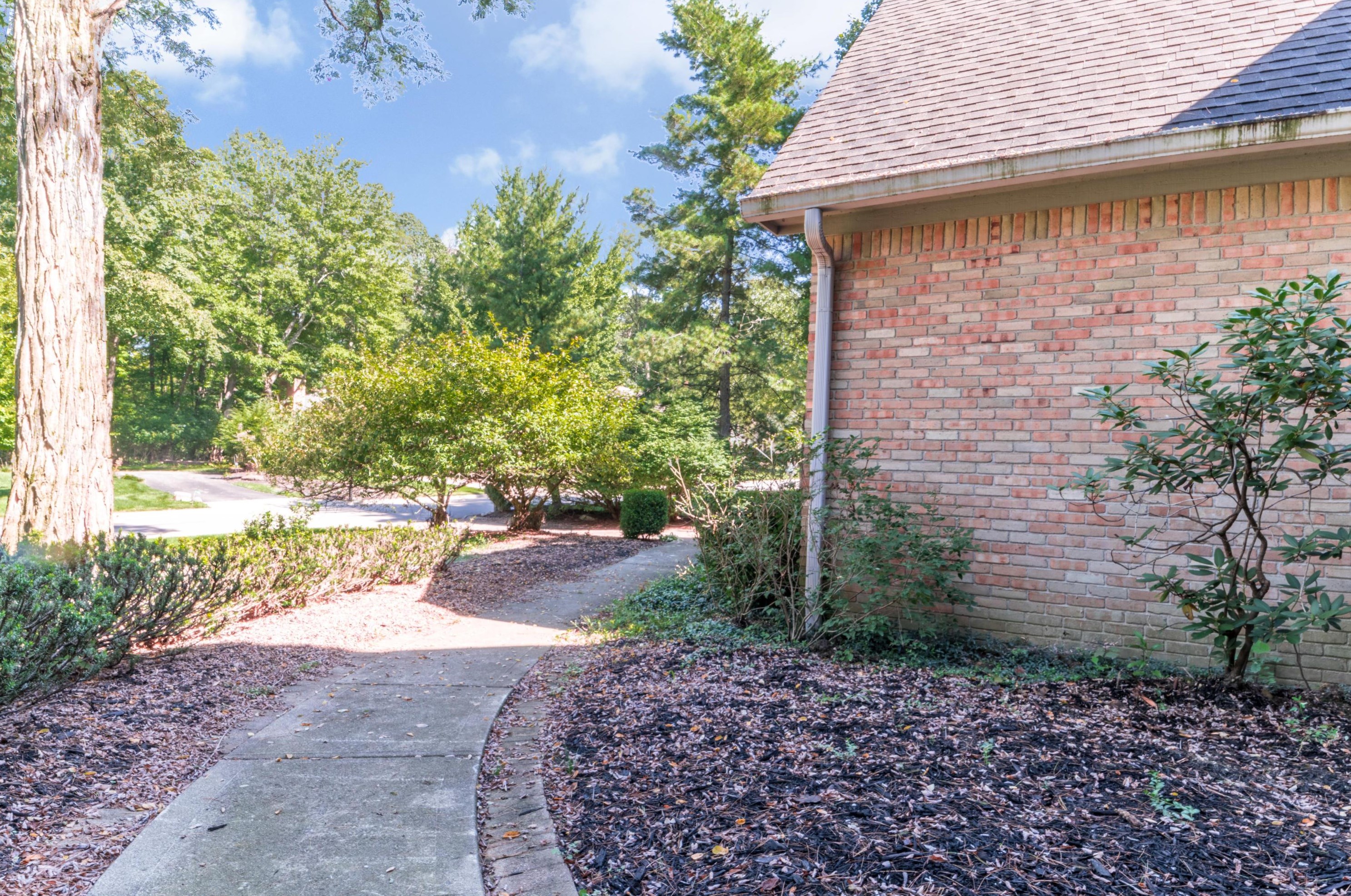 395 Meditation Ln, Columbus OH 43235-1456 exterior