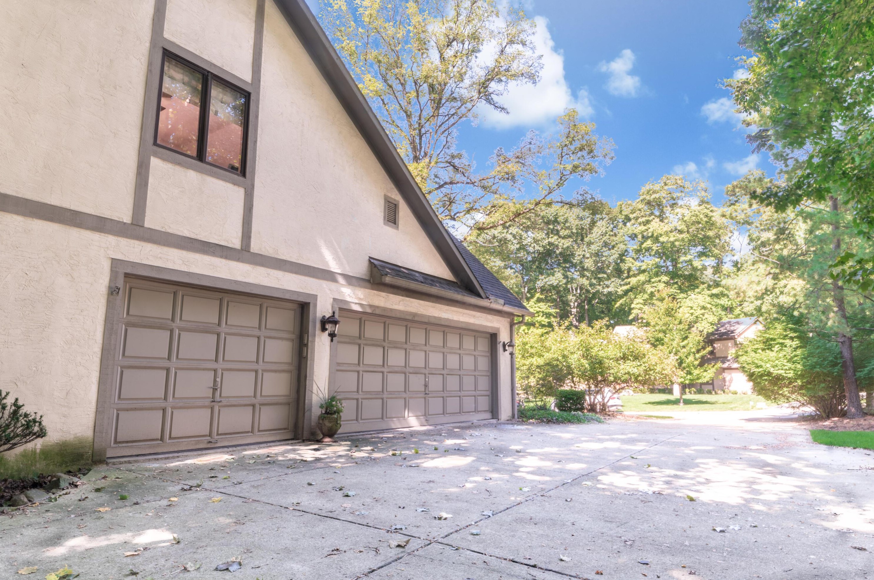 395 Meditation Ln, Columbus OH 43235-1456 exterior