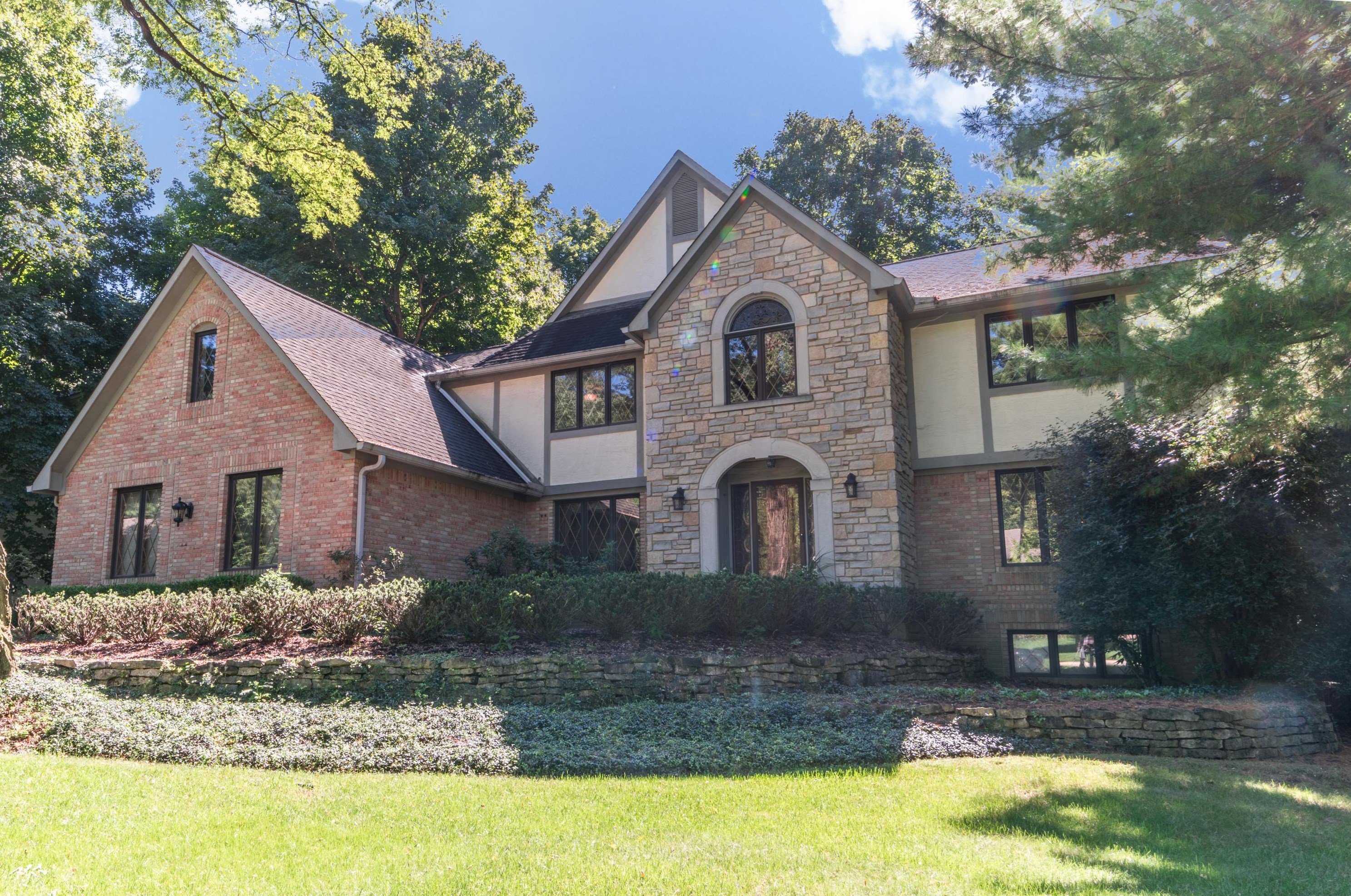 395 Meditation Ln, Columbus OH 43235-1456 exterior