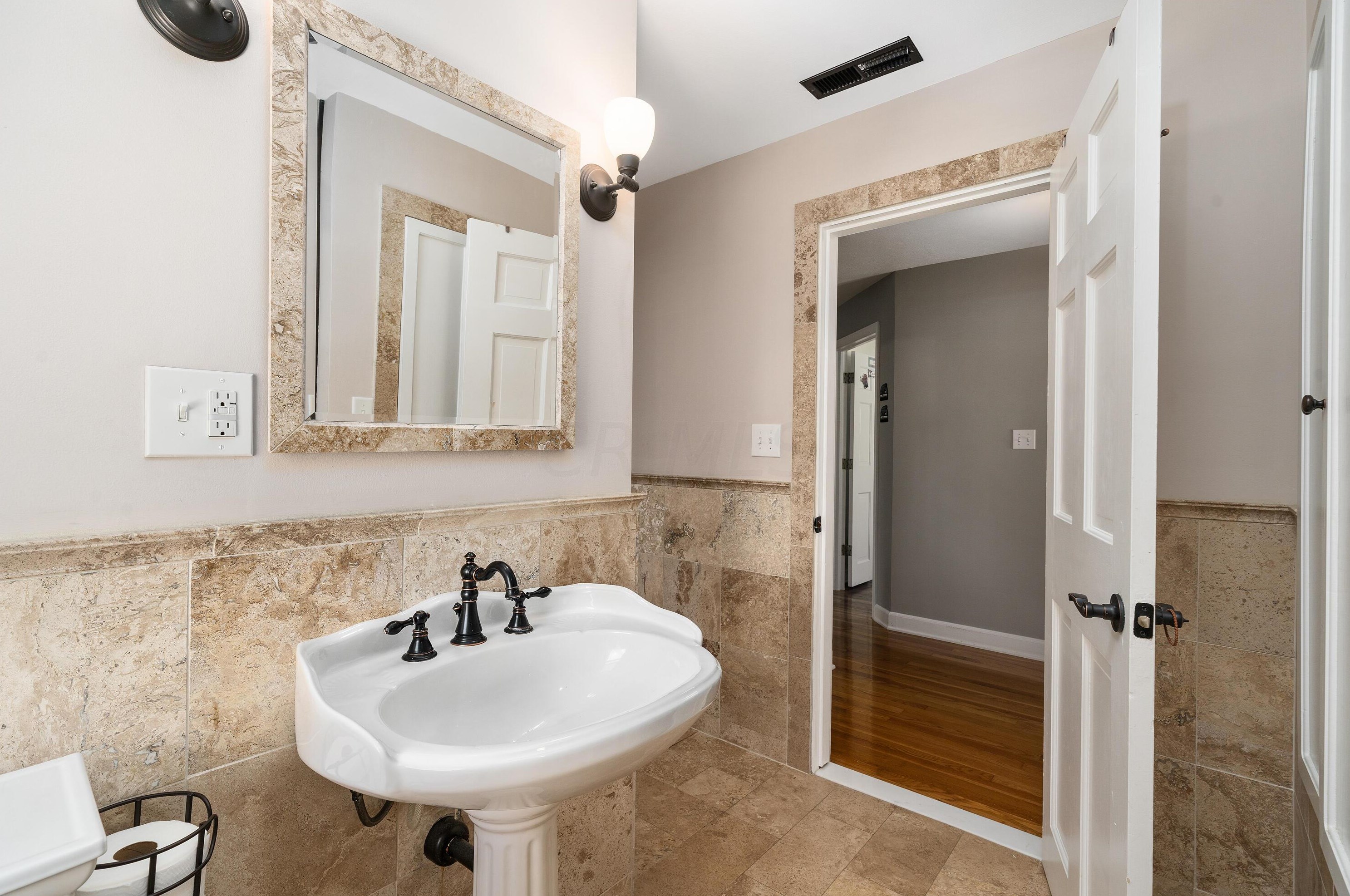 167 Roosevelt Ave, Columbus OH 43209-1558 exterior