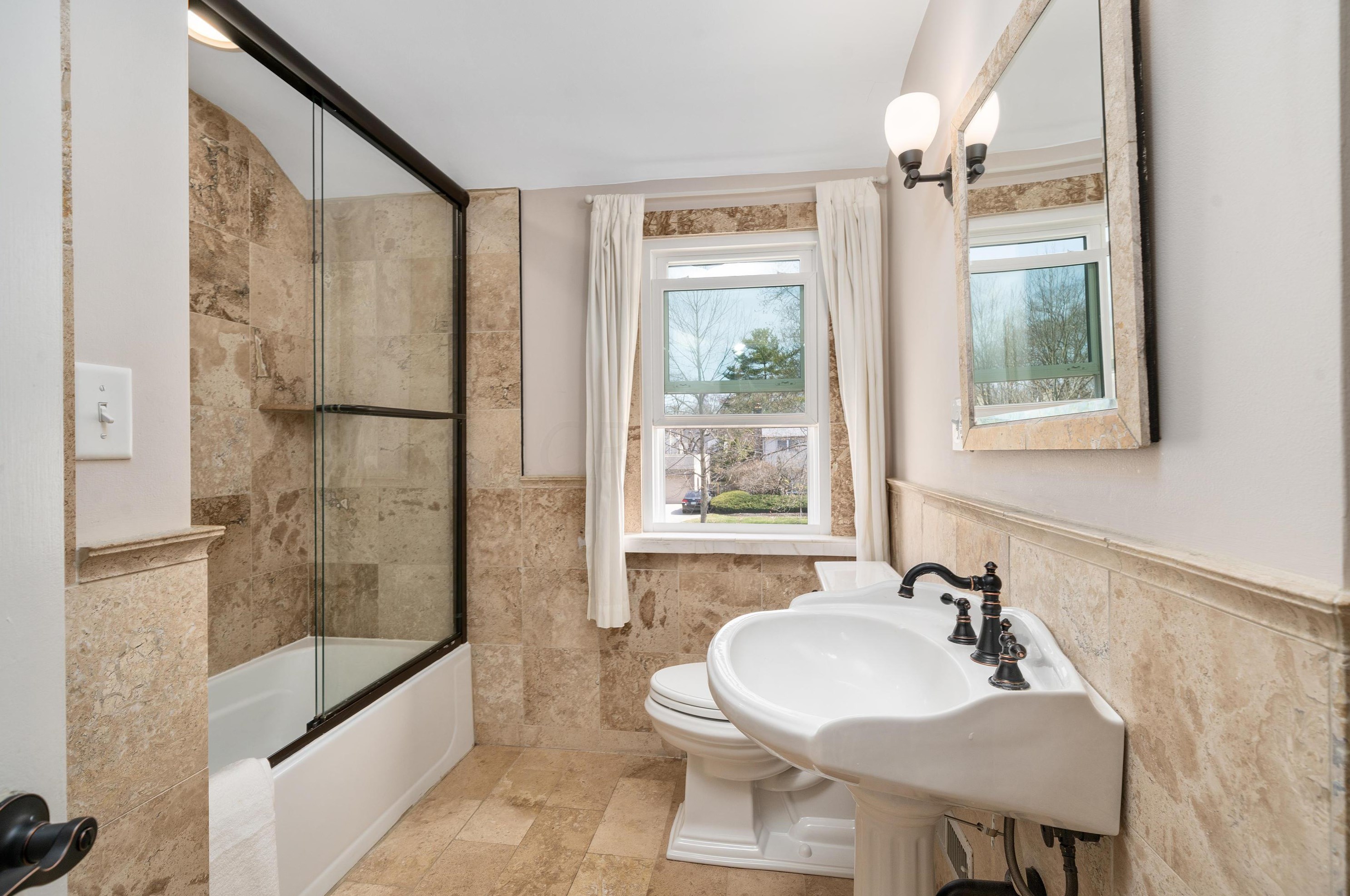 167 Roosevelt Ave, Columbus OH 43209-1558 exterior