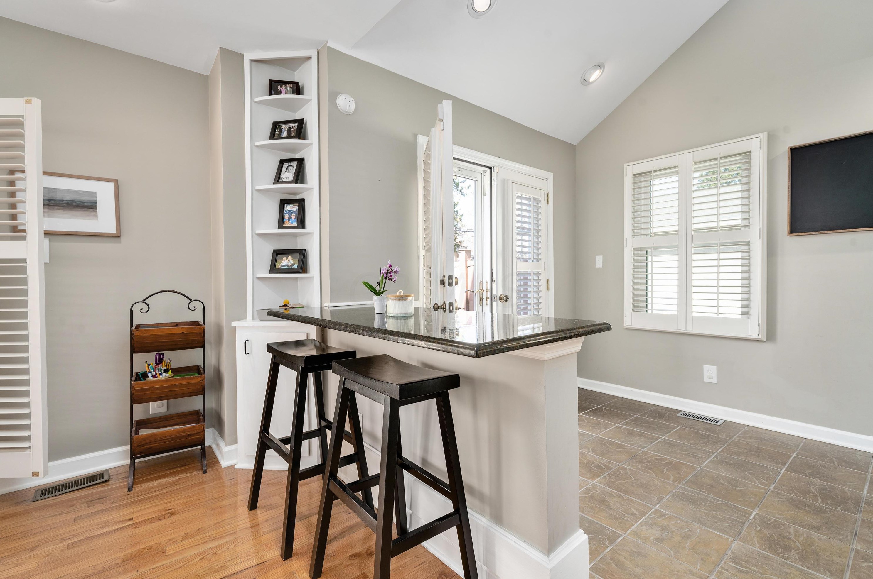 167 Roosevelt Ave, Columbus OH 43209-1558 exterior