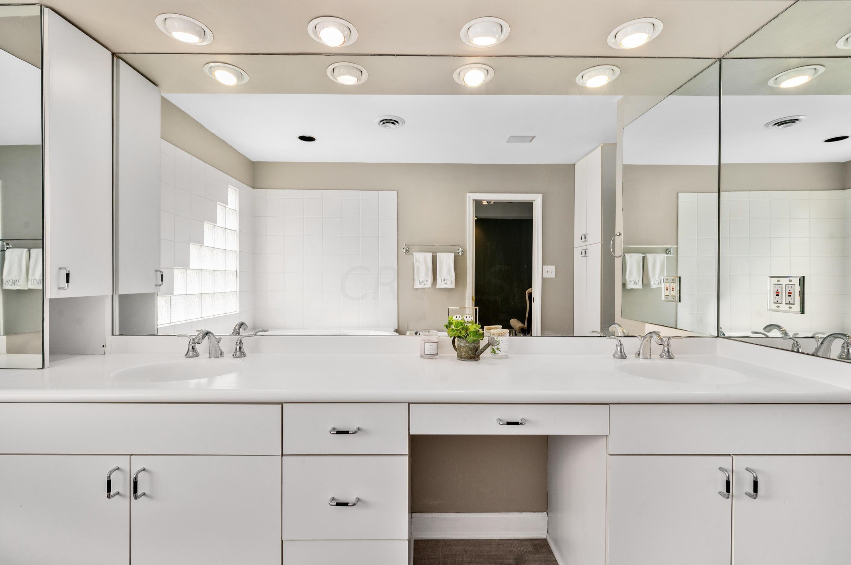 167 Roosevelt Ave, Columbus OH 43209-1558 exterior