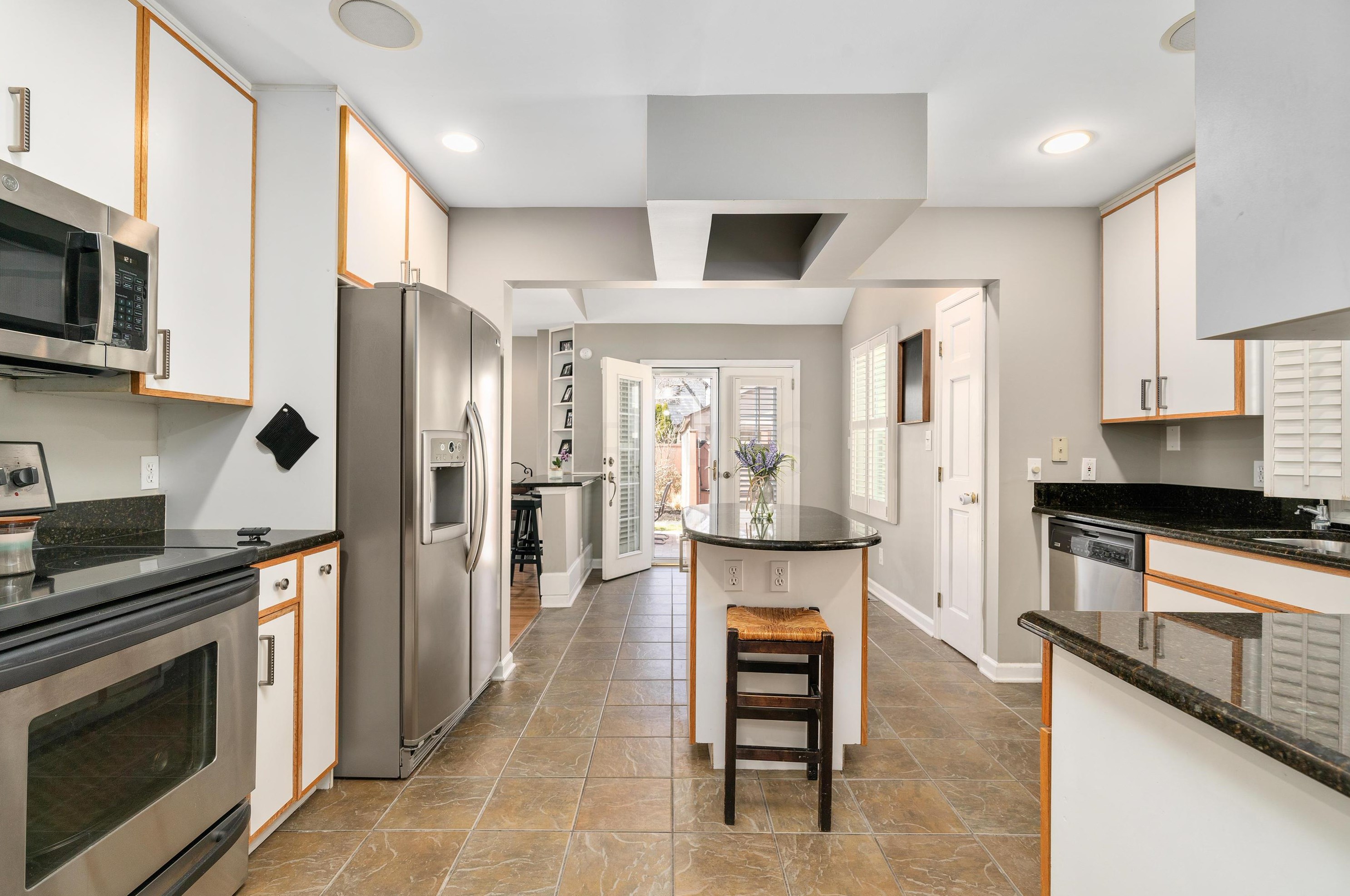 167 Roosevelt Ave, Columbus OH 43209-1558 exterior