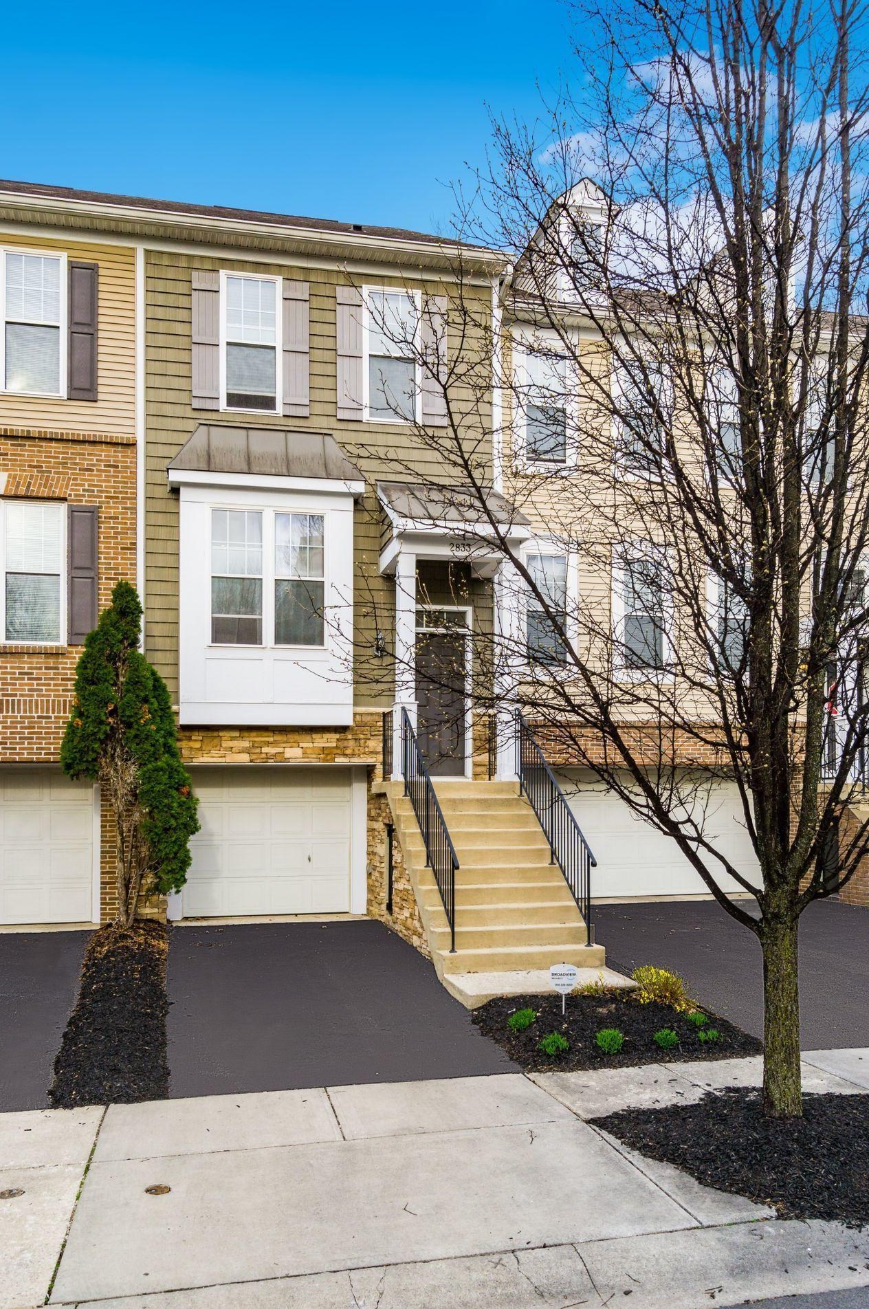 2833 Acarie Dr, Columbus OH  43219-6198 exterior