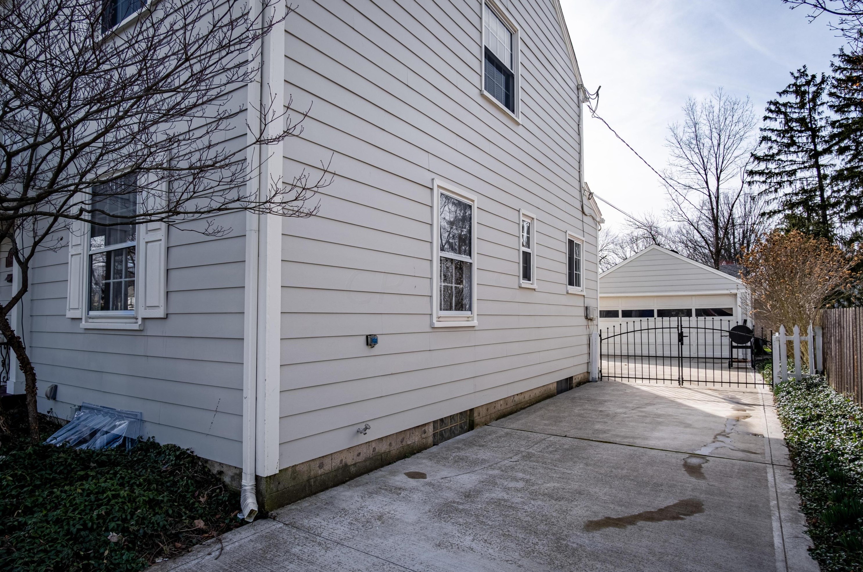 2579 Berwyn Rd, Columbus OH 43221-3205 exterior