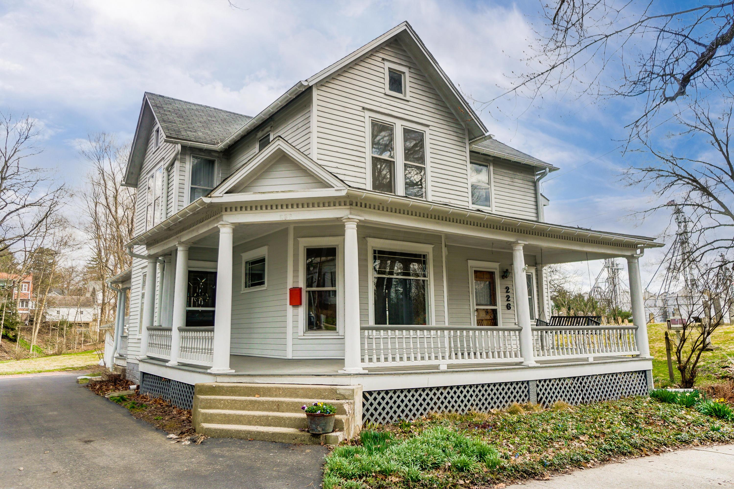 226 S Main St Granville Oh 43023 Mls 221008884 Coldwell Banker